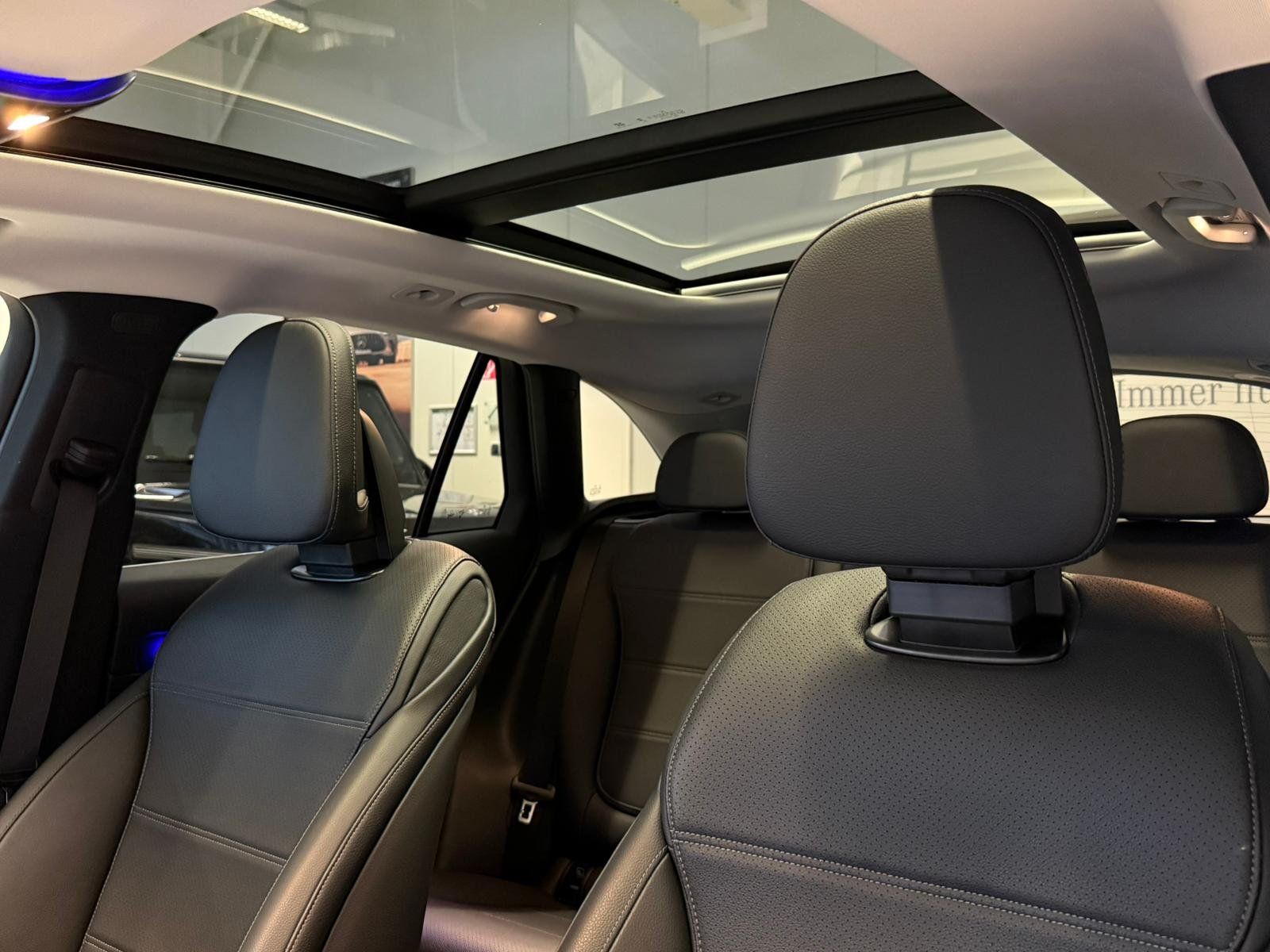 Fahrzeugabbildung Mercedes-Benz GLC 300 e 4M PANORAMA+AHK+MEMORY+CARPLAY+WINTER