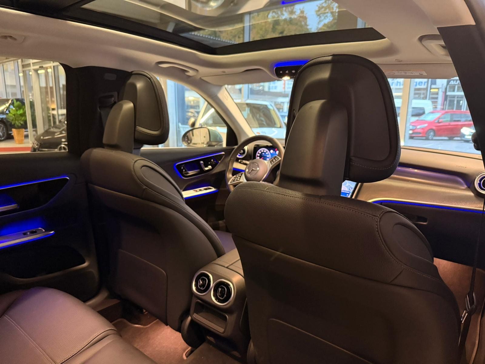 Fahrzeugabbildung Mercedes-Benz GLC 300 e 4M PANORAMA+AHK+MEMORY+CARPLAY+WINTER