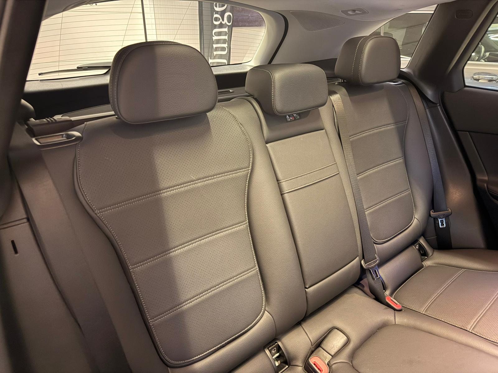 Fahrzeugabbildung Mercedes-Benz GLC 300 e 4M PANORAMA+AHK+MEMORY+CARPLAY+WINTER