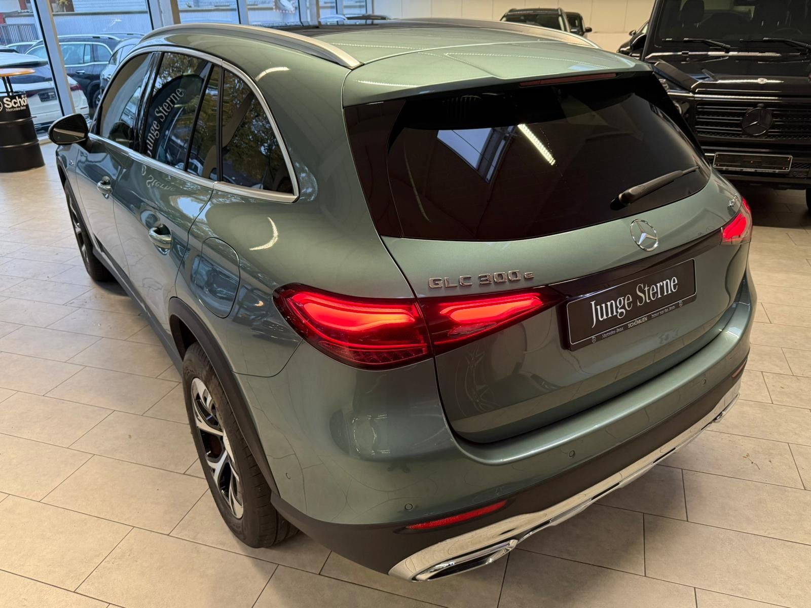 Fahrzeugabbildung Mercedes-Benz GLC 300 e 4M PANORAMA+AHK+MEMORY+CARPLAY+WINTER