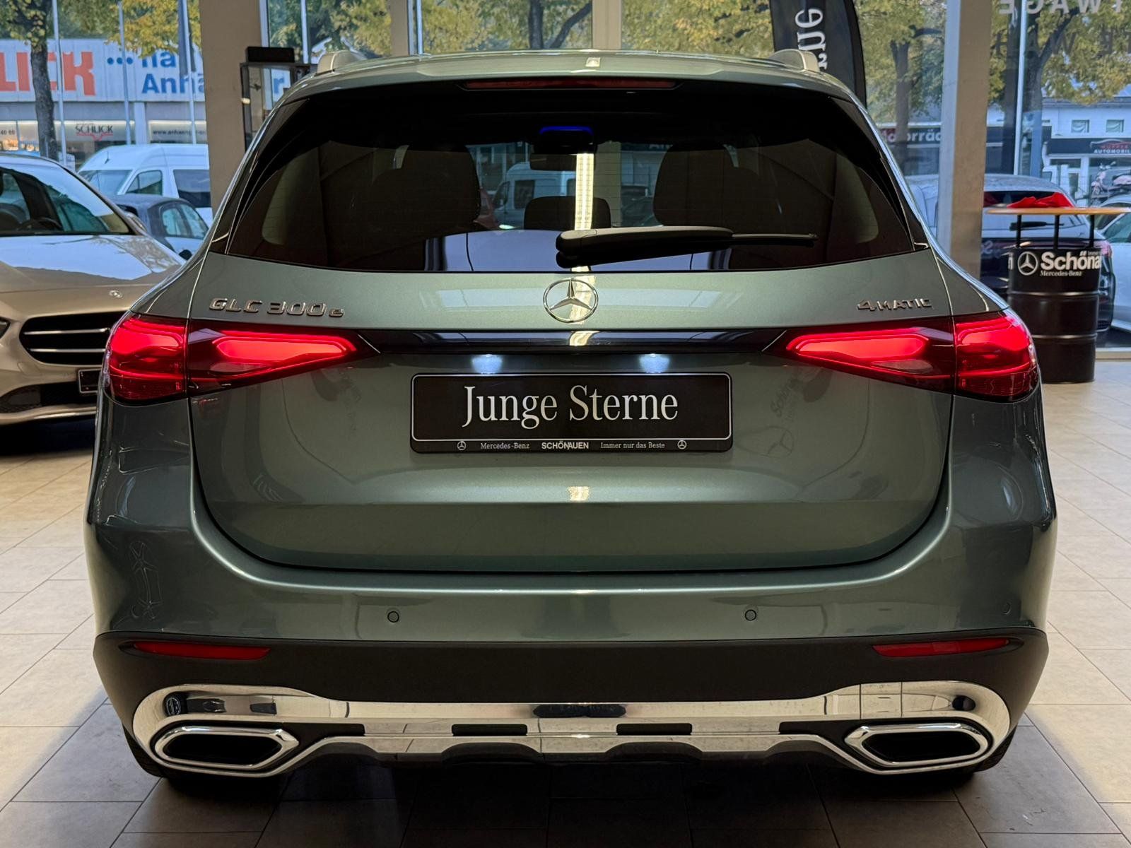 Fahrzeugabbildung Mercedes-Benz GLC 300 e 4M PANORAMA+AHK+MEMORY+CARPLAY+WINTER