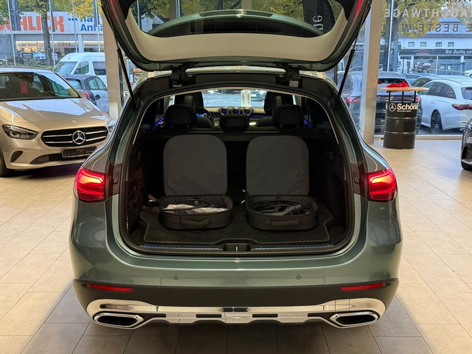 Fahrzeugabbildung Mercedes-Benz GLC 300 e 4M PANORAMA+AHK+MEMORY+CARPLAY+WINTER