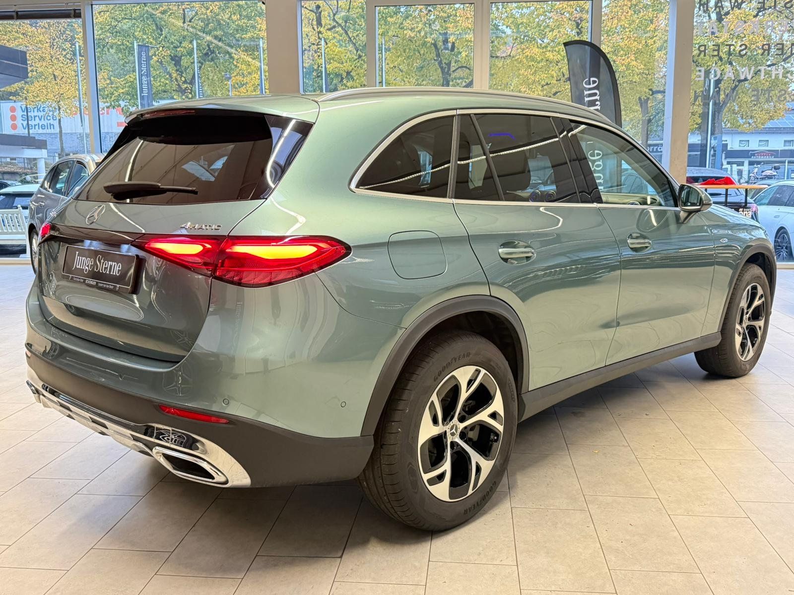 Fahrzeugabbildung Mercedes-Benz GLC 300 e 4M PANORAMA+AHK+MEMORY+CARPLAY+WINTER