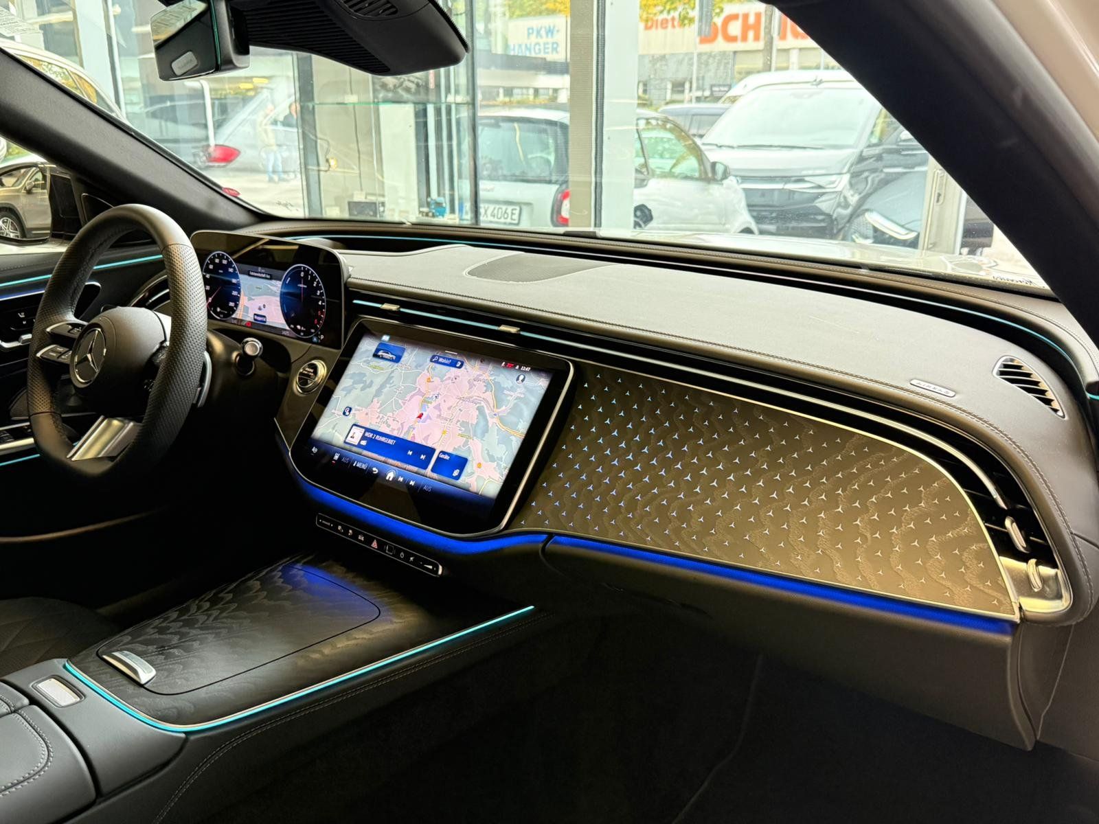 Fahrzeugabbildung Mercedes-Benz E 300 de T AMG PREMIUM PLUS+NAPPA+HUD+AIRMATIC