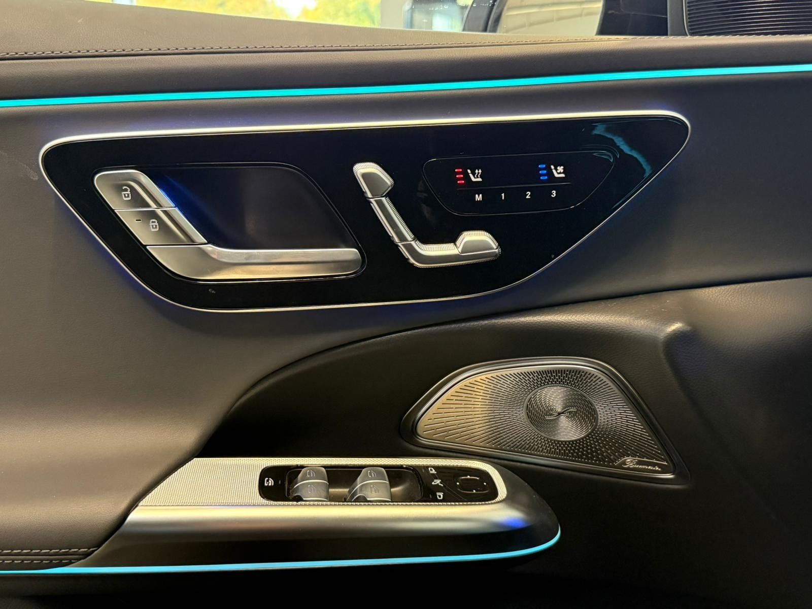 Fahrzeugabbildung Mercedes-Benz E 300 de T AMG PREMIUM PLUS+NAPPA+HUD+AIRMATIC
