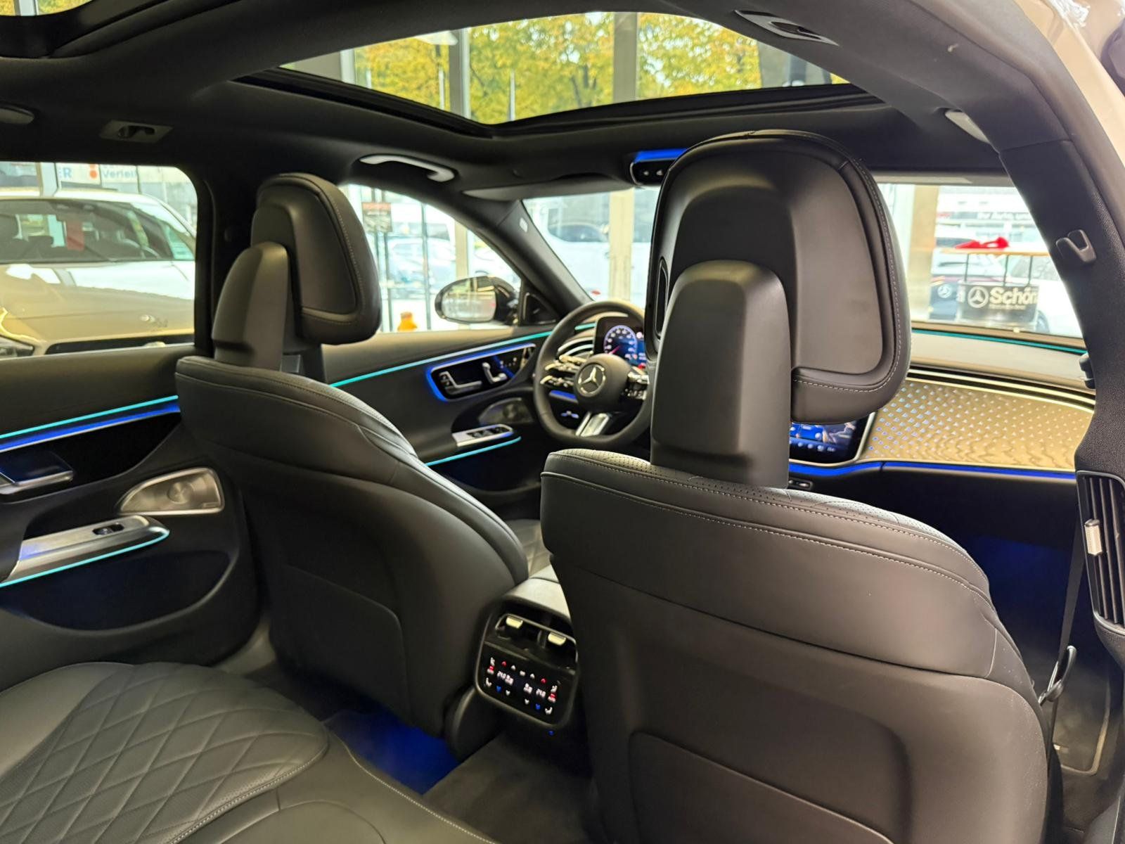 Fahrzeugabbildung Mercedes-Benz E 300 de T AMG PREMIUM PLUS+NAPPA+HUD+AIRMATIC
