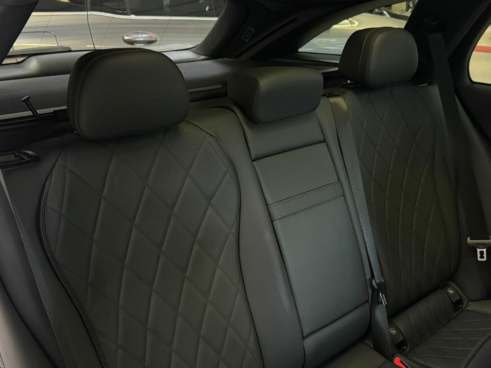 Fahrzeugabbildung Mercedes-Benz E 300 de T AMG PREMIUM PLUS+NAPPA+HUD+AIRMATIC