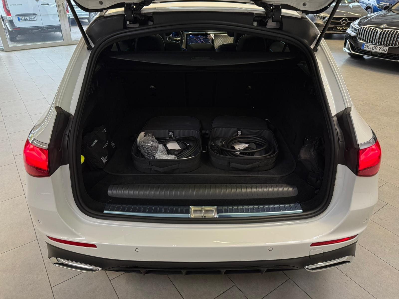 Fahrzeugabbildung Mercedes-Benz E 300 de T AMG PREMIUM PLUS+NAPPA+HUD+AIRMATIC