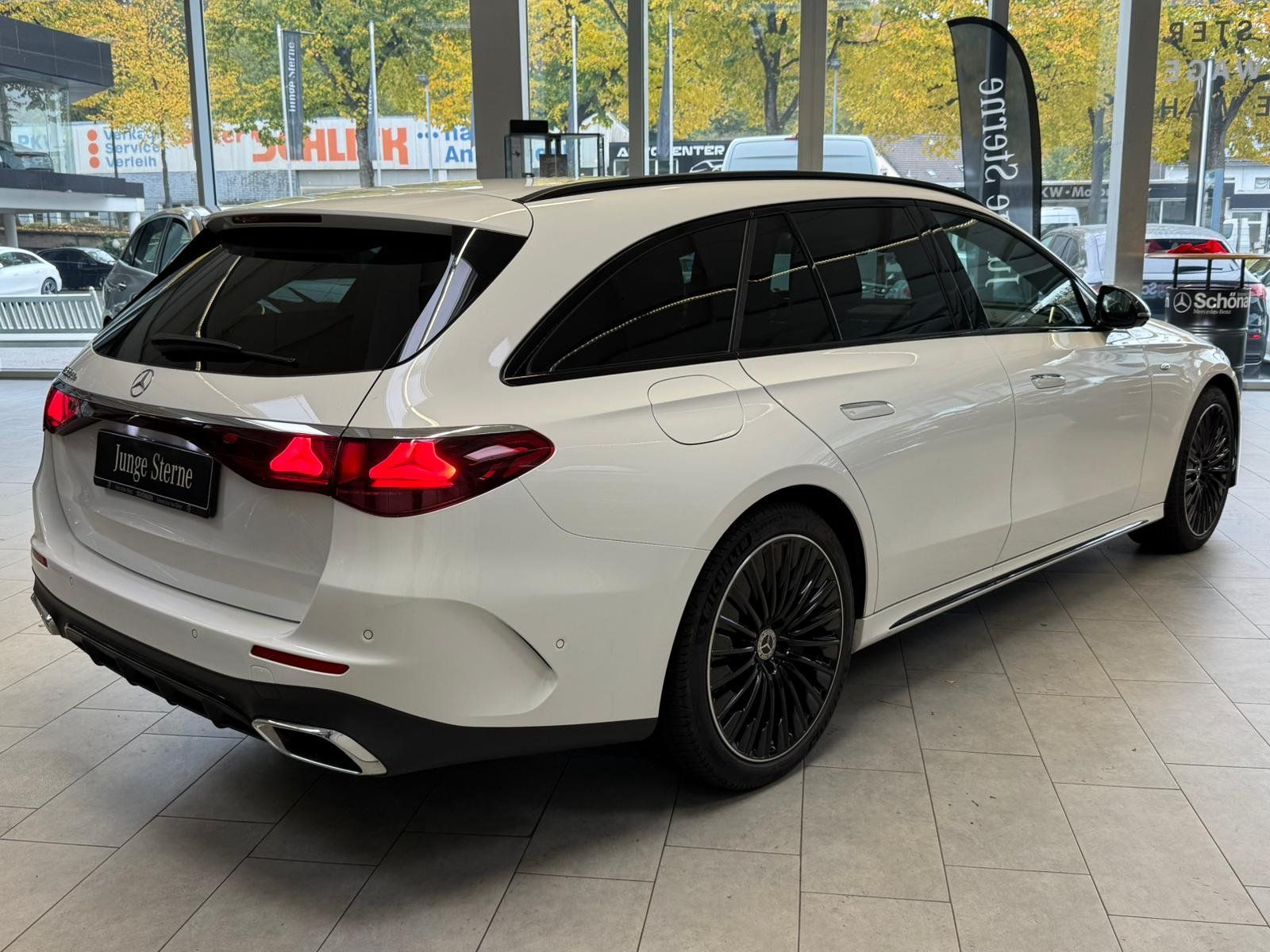 Fahrzeugabbildung Mercedes-Benz E 300 de T AMG PREMIUM PLUS+NAPPA+HUD+AIRMATIC