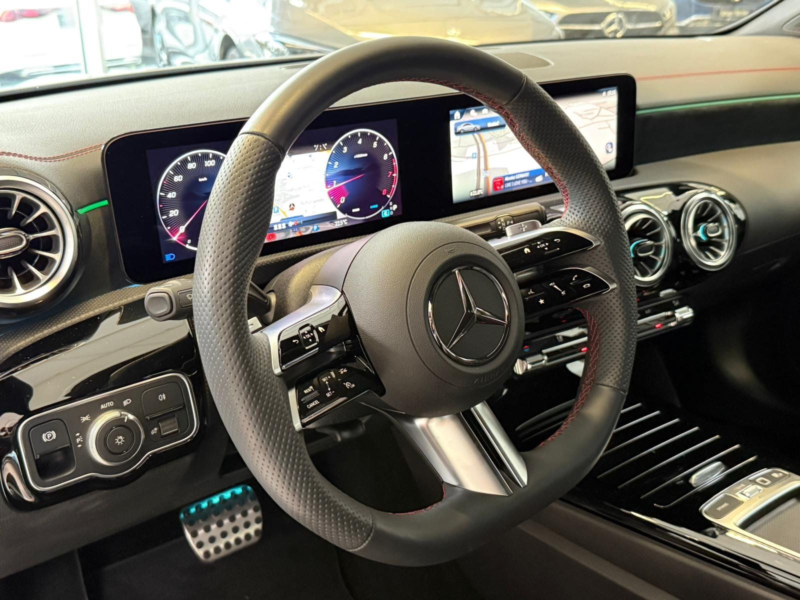 Fahrzeugabbildung Mercedes-Benz CLA 200 AMG+MBEAM+KAMERA+KEYLESS+TOTW+CARPL+DAB