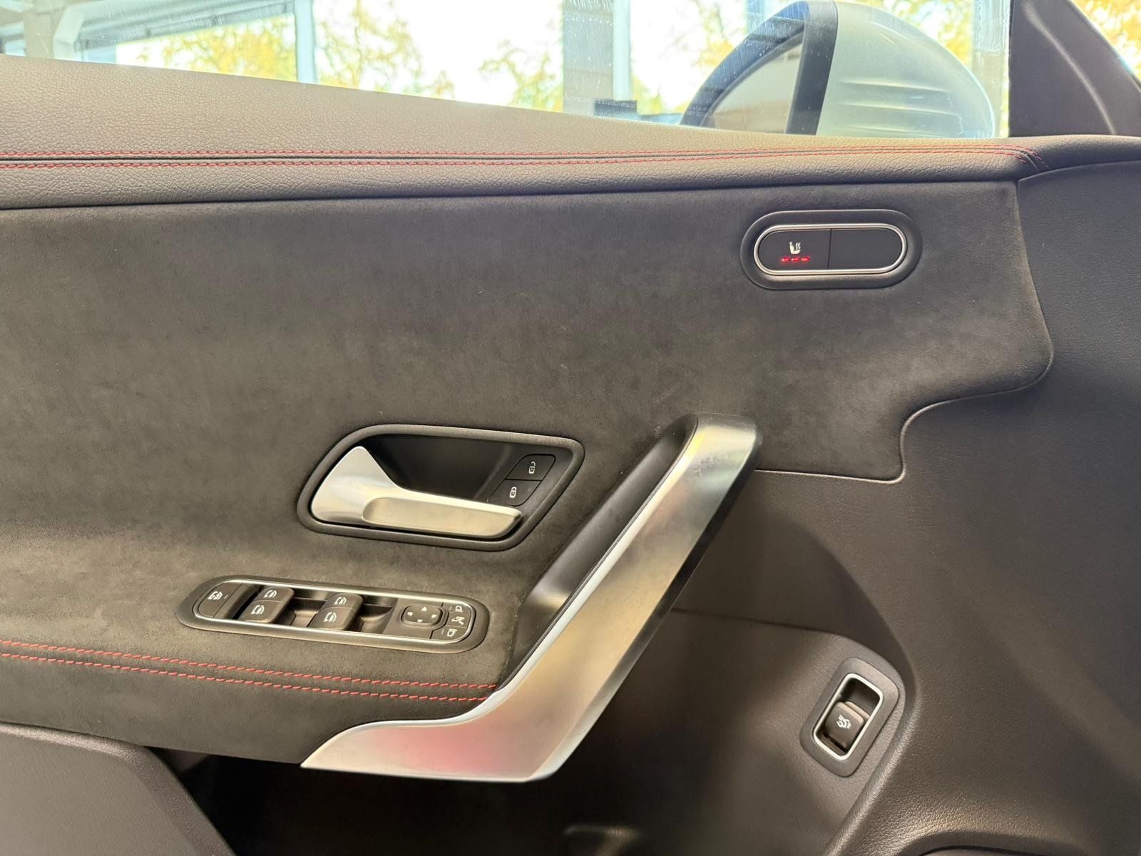 Fahrzeugabbildung Mercedes-Benz CLA 200 AMG+MBEAM+KAMERA+KEYLESS+TOTW+CARPL+DAB