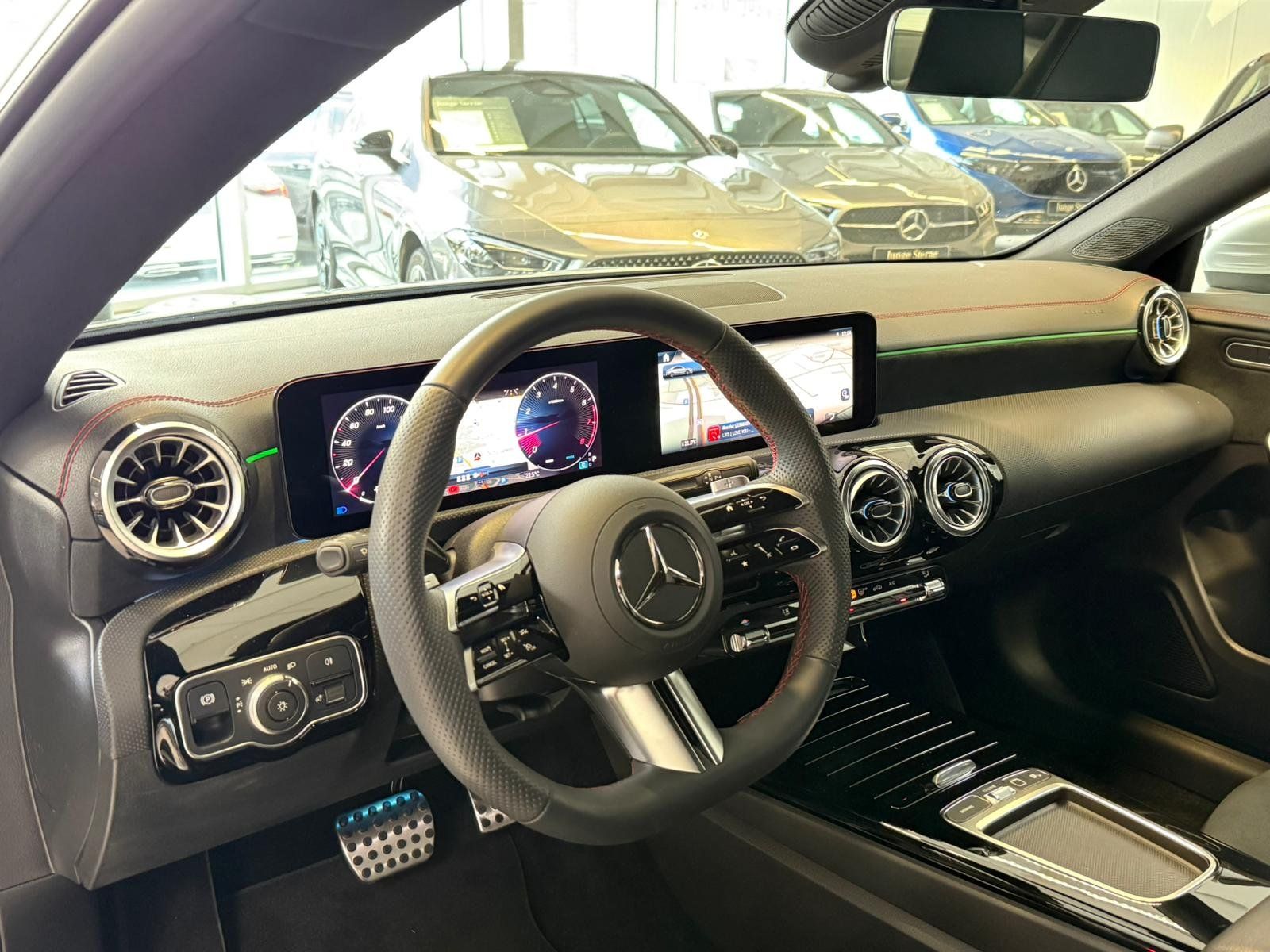 Fahrzeugabbildung Mercedes-Benz CLA 200 AMG+MBEAM+KAMERA+KEYLESS+TOTW+CARPL+DAB
