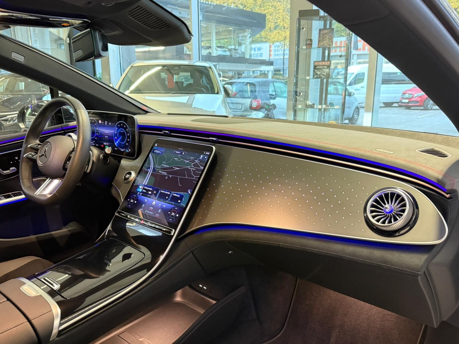 Fahrzeugabbildung Mercedes-Benz EQE 300 AMG PANORAMA+BURMESTER+HUD+MULTIKONTUR