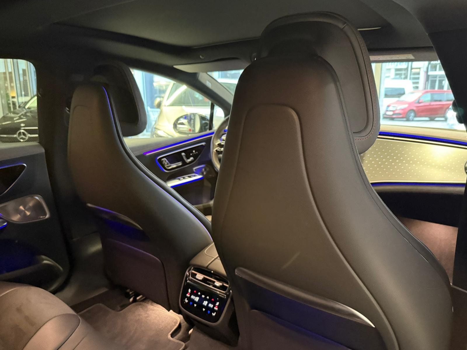Fahrzeugabbildung Mercedes-Benz EQE 300 AMG PANORAMA+BURMESTER+HUD+MULTIKONTUR