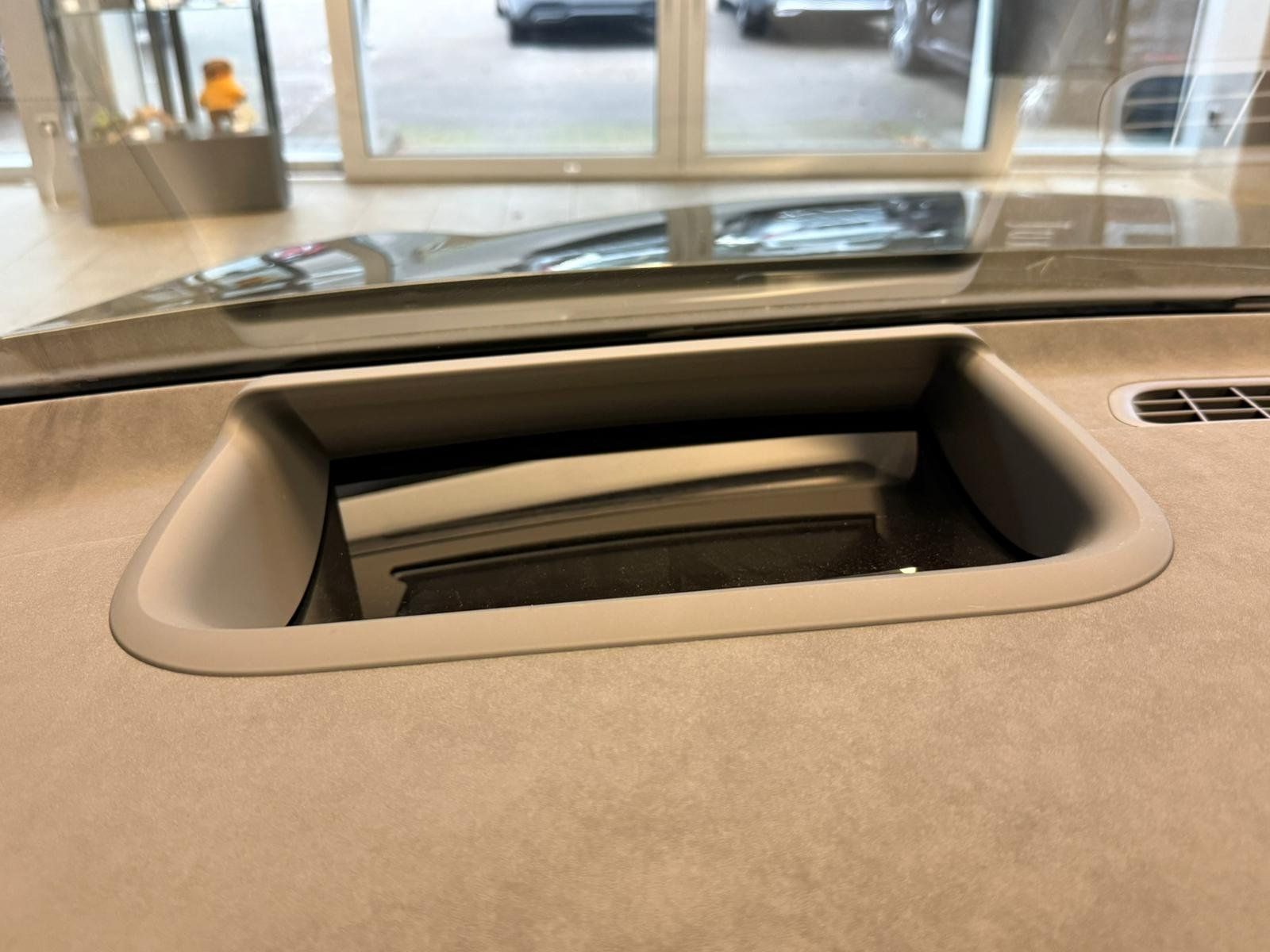 Fahrzeugabbildung Mercedes-Benz EQE 300 AMG PANORAMA+BURMESTER+HUD+MULTIKONTUR