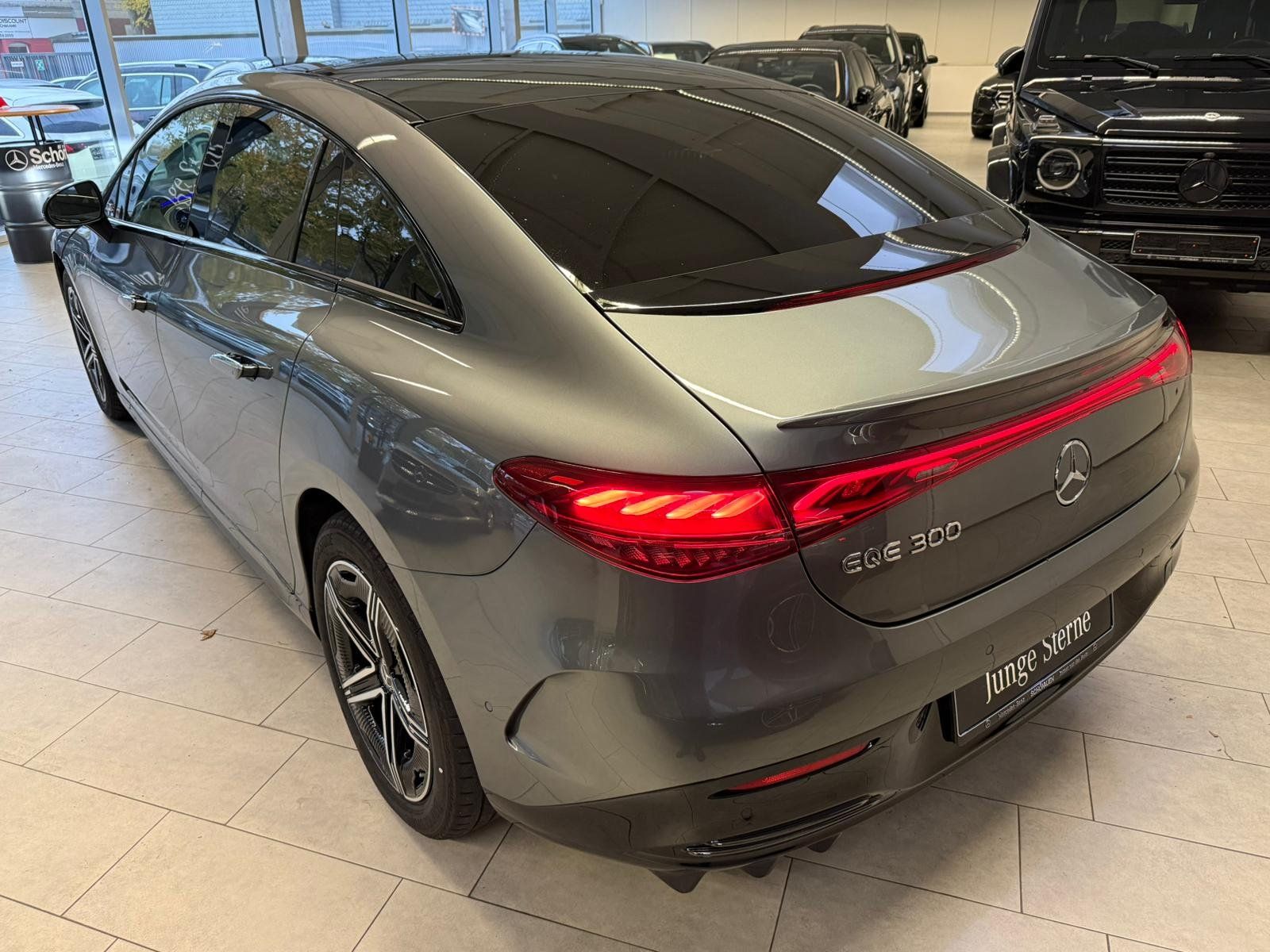Fahrzeugabbildung Mercedes-Benz EQE 300 AMG PANORAMA+BURMESTER+HUD+MULTIKONTUR