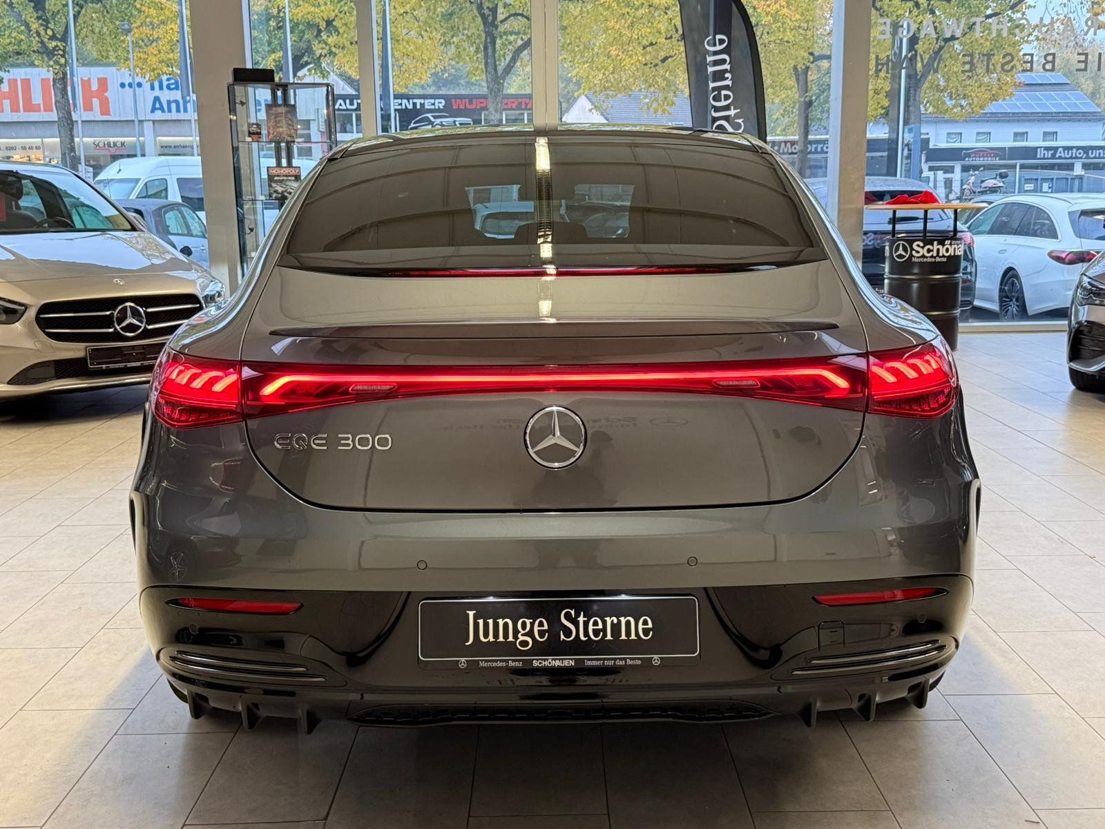 Fahrzeugabbildung Mercedes-Benz EQE 300 AMG PANORAMA+BURMESTER+HUD+MULTIKONTUR