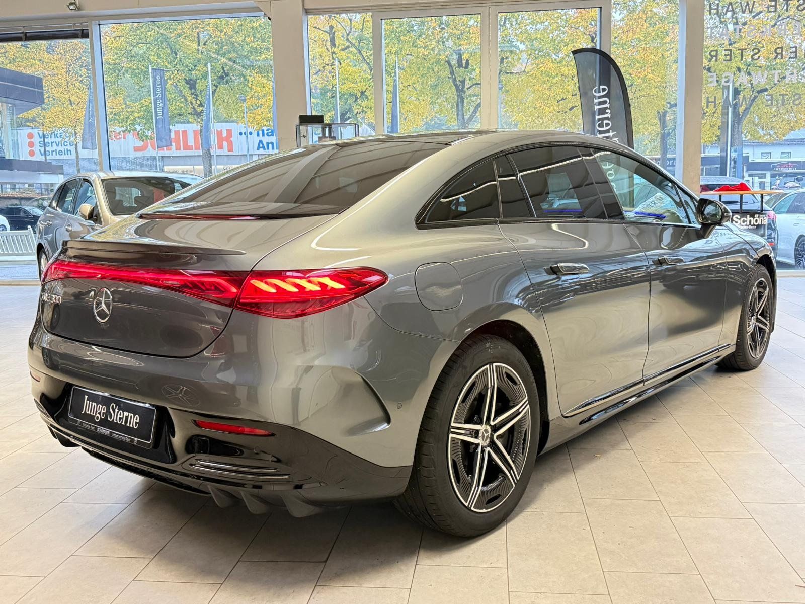 Fahrzeugabbildung Mercedes-Benz EQE 300 AMG PANORAMA+BURMESTER+HUD+MULTIKONTUR