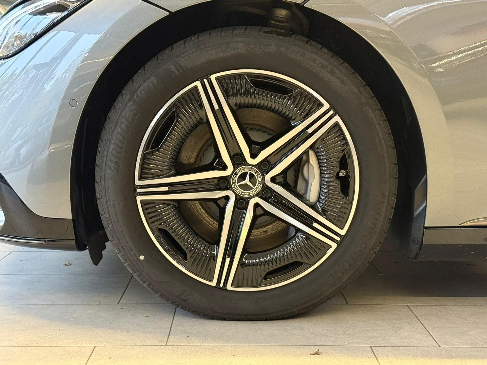 Fahrzeugabbildung Mercedes-Benz EQE 300 AMG PANORAMA+BURMESTER+HUD+MULTIKONTUR