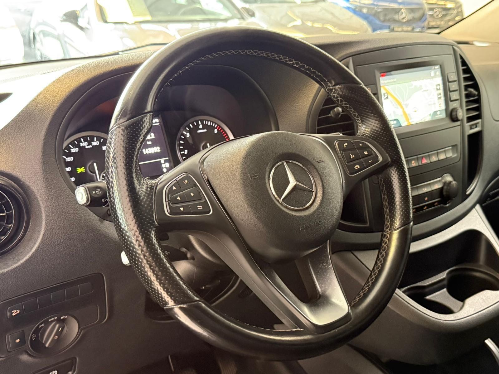 Fahrzeugabbildung Mercedes-Benz Vito 124 CDI 4x4 Mixto Kompakt STDHZ+AHK+LED+DAB