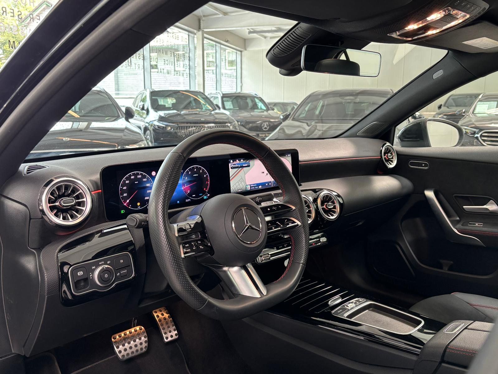 Fahrzeugabbildung Mercedes-Benz A 200 AMG+PANO+KAMERA+LED+CARPLAY+KEYLESS+DAB