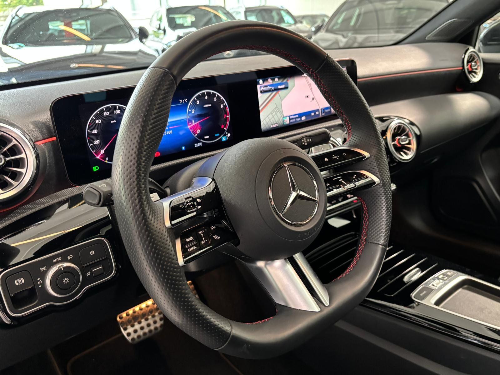 Fahrzeugabbildung Mercedes-Benz A 200 AMG+PANO+KAMERA+LED+CARPLAY+KEYLESS+DAB