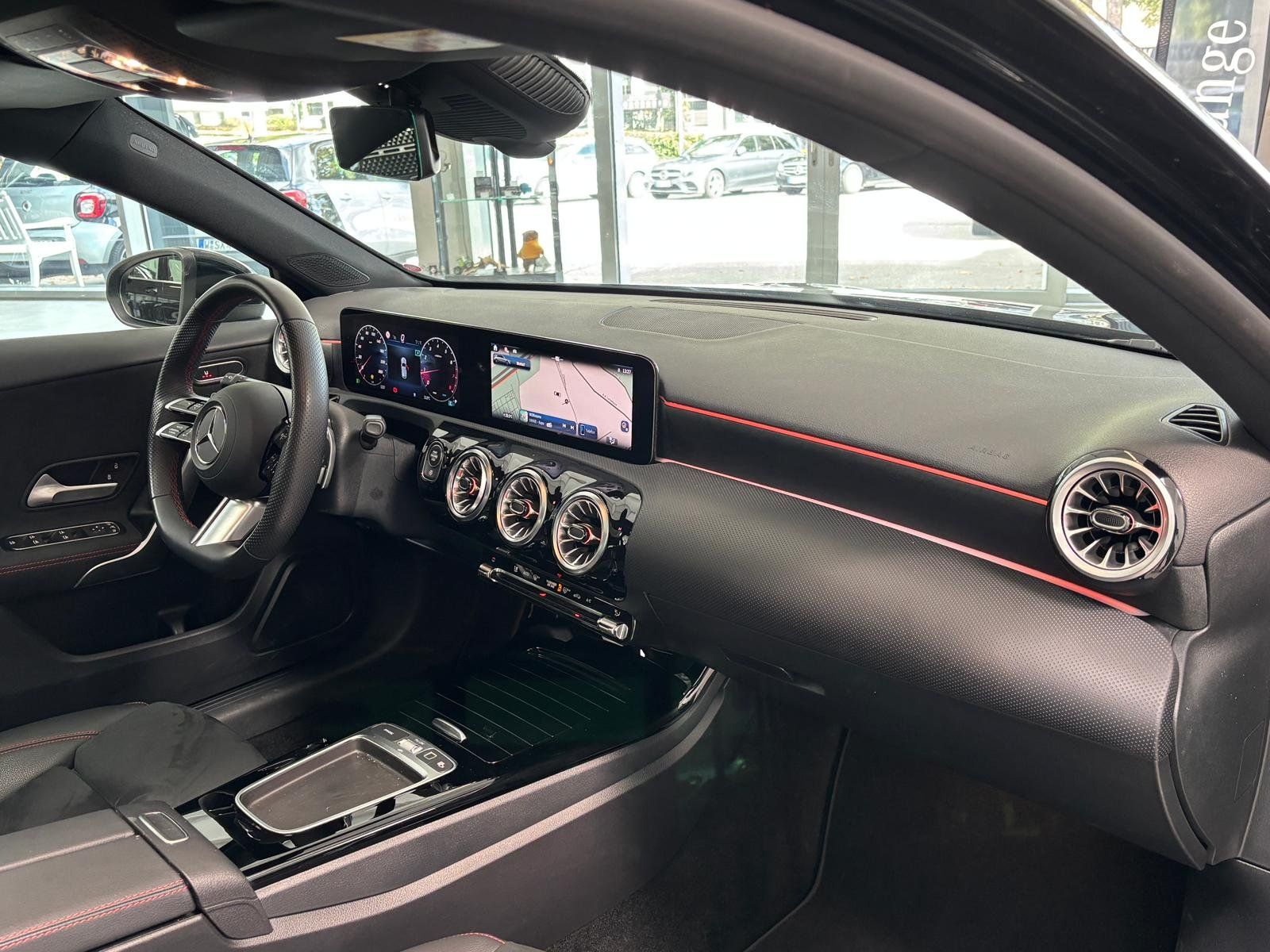 Fahrzeugabbildung Mercedes-Benz A 200 AMG+PANO+KAMERA+LED+CARPLAY+KEYLESS+DAB