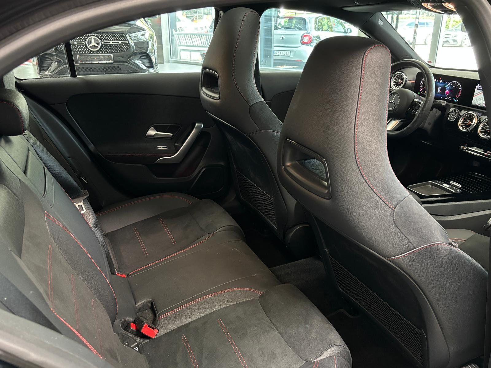 Fahrzeugabbildung Mercedes-Benz A 200 AMG+PANO+KAMERA+LED+CARPLAY+KEYLESS+DAB