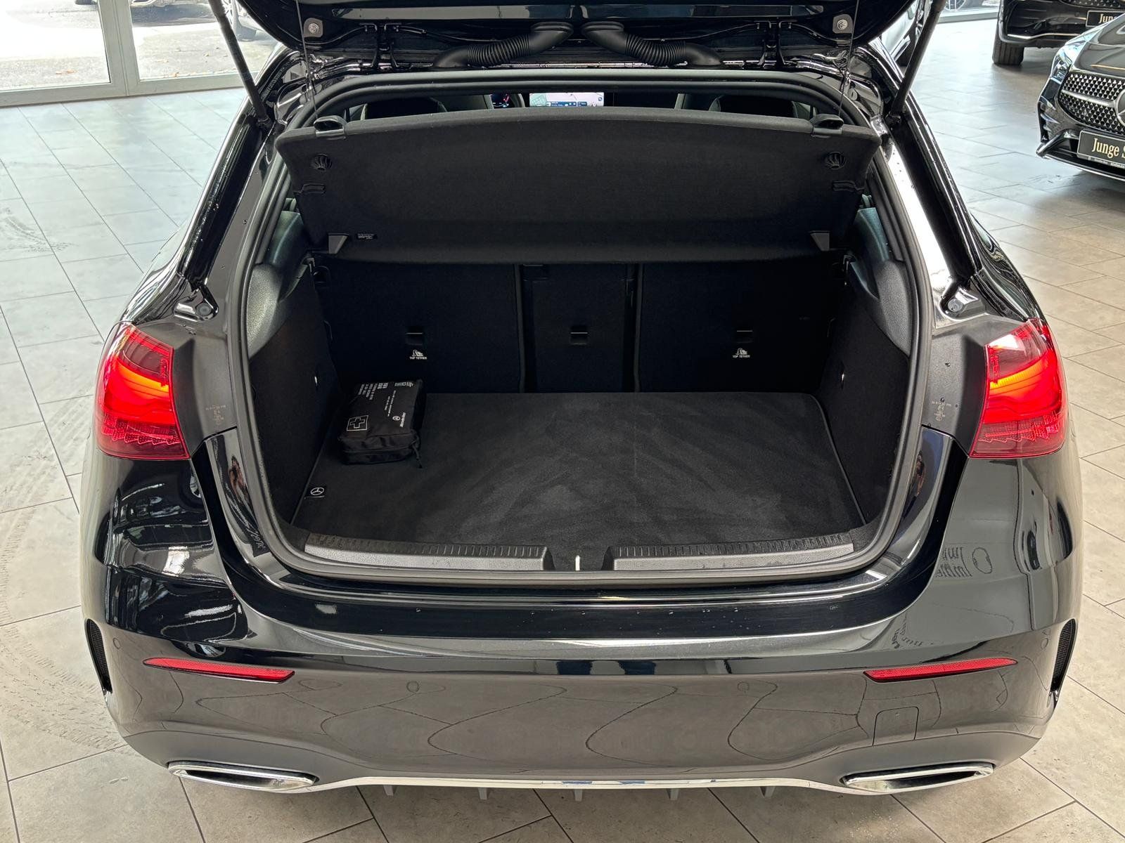 Fahrzeugabbildung Mercedes-Benz A 200 AMG+PANO+KAMERA+LED+CARPLAY+KEYLESS+DAB