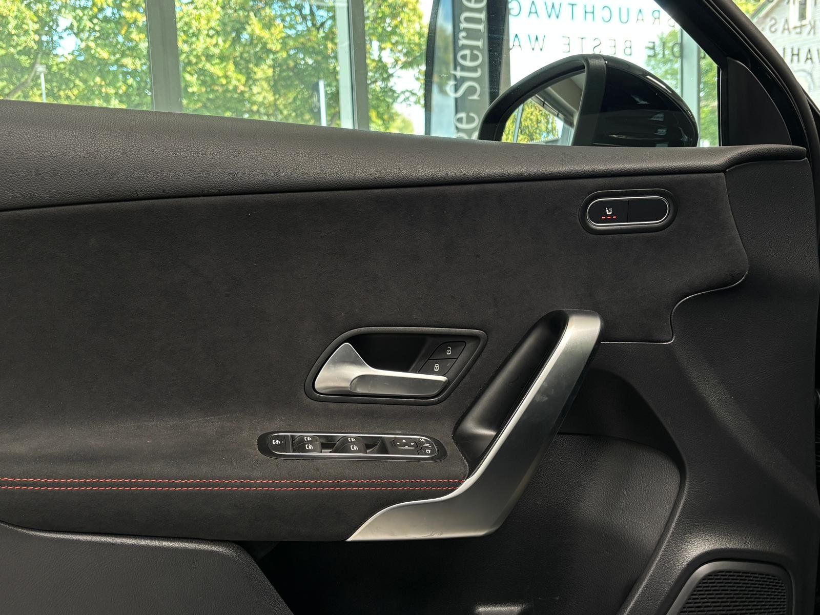 Fahrzeugabbildung Mercedes-Benz A 200 AMG+PANO+KAMERA+LED+CARPLAY+KEYLESS+DAB