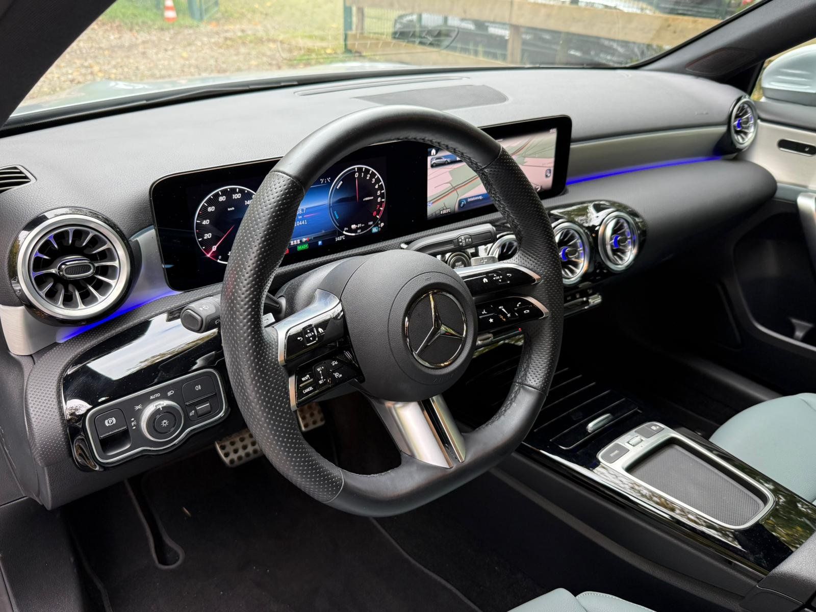 Fahrzeugabbildung Mercedes-Benz A 250e AMG+KAMERA+KEYLESS+TOTW+LED+AMBIENTE+DAB