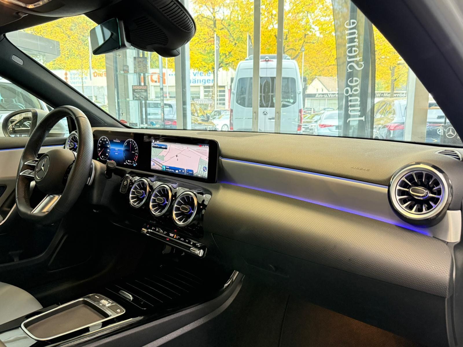 Fahrzeugabbildung Mercedes-Benz A 250e AMG+KAMERA+KEYLESS+TOTW+LED+AMBIENTE+DAB
