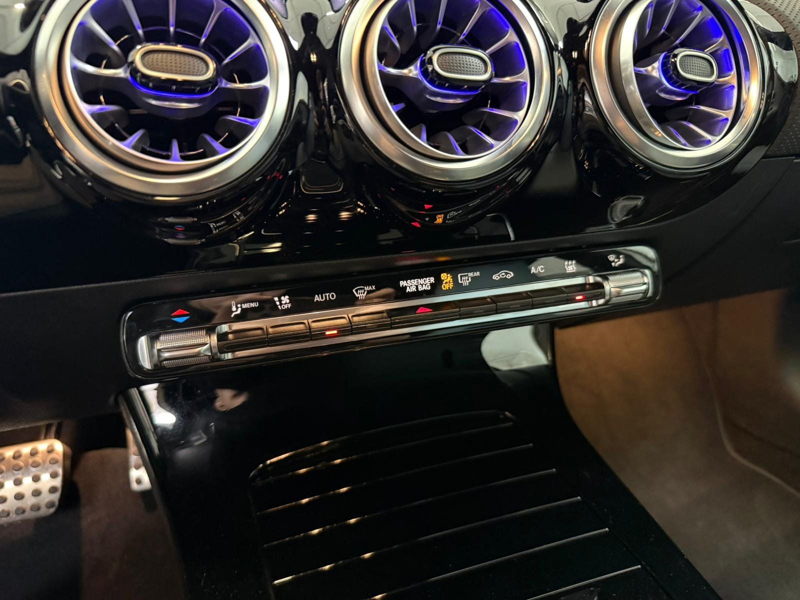 Fahrzeugabbildung Mercedes-Benz A 250e AMG+KAMERA+KEYLESS+TOTW+LED+AMBIENTE+DAB