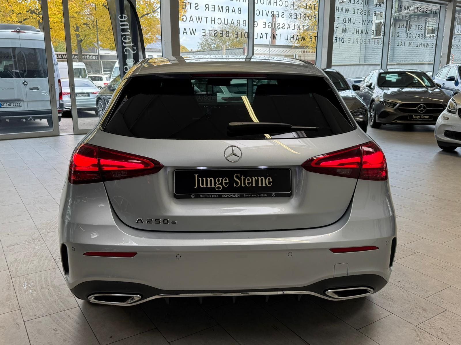 Fahrzeugabbildung Mercedes-Benz A 250e AMG+KAMERA+KEYLESS+TOTW+LED+AMBIENTE+DAB