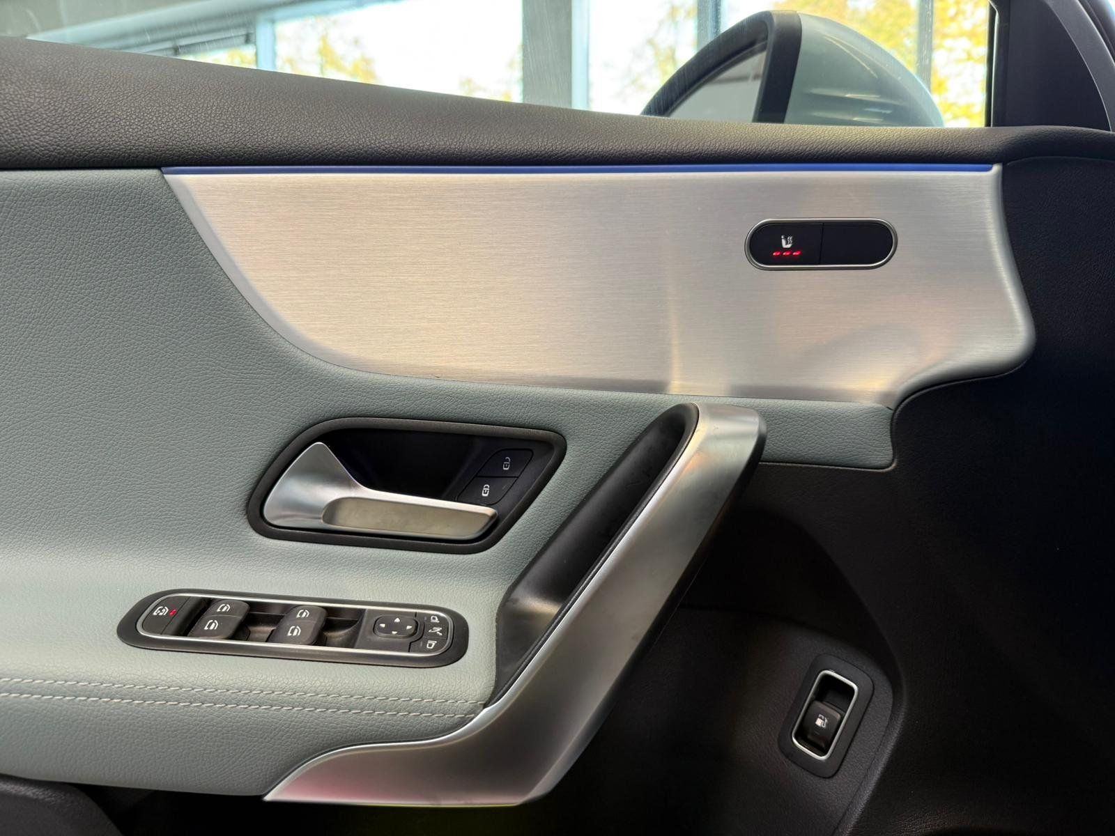 Fahrzeugabbildung Mercedes-Benz A 250e AMG+KAMERA+KEYLESS+TOTW+LED+AMBIENTE+DAB