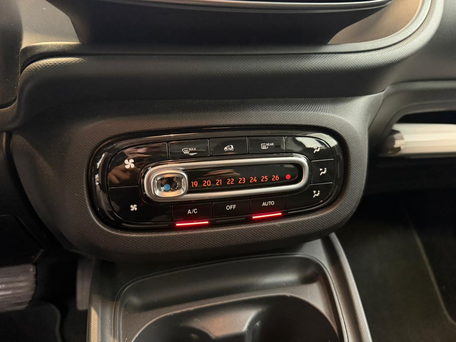 Fahrzeugabbildung Smart EQ fortwo Klimaautomatik+Allwetter+Einparkhilfe