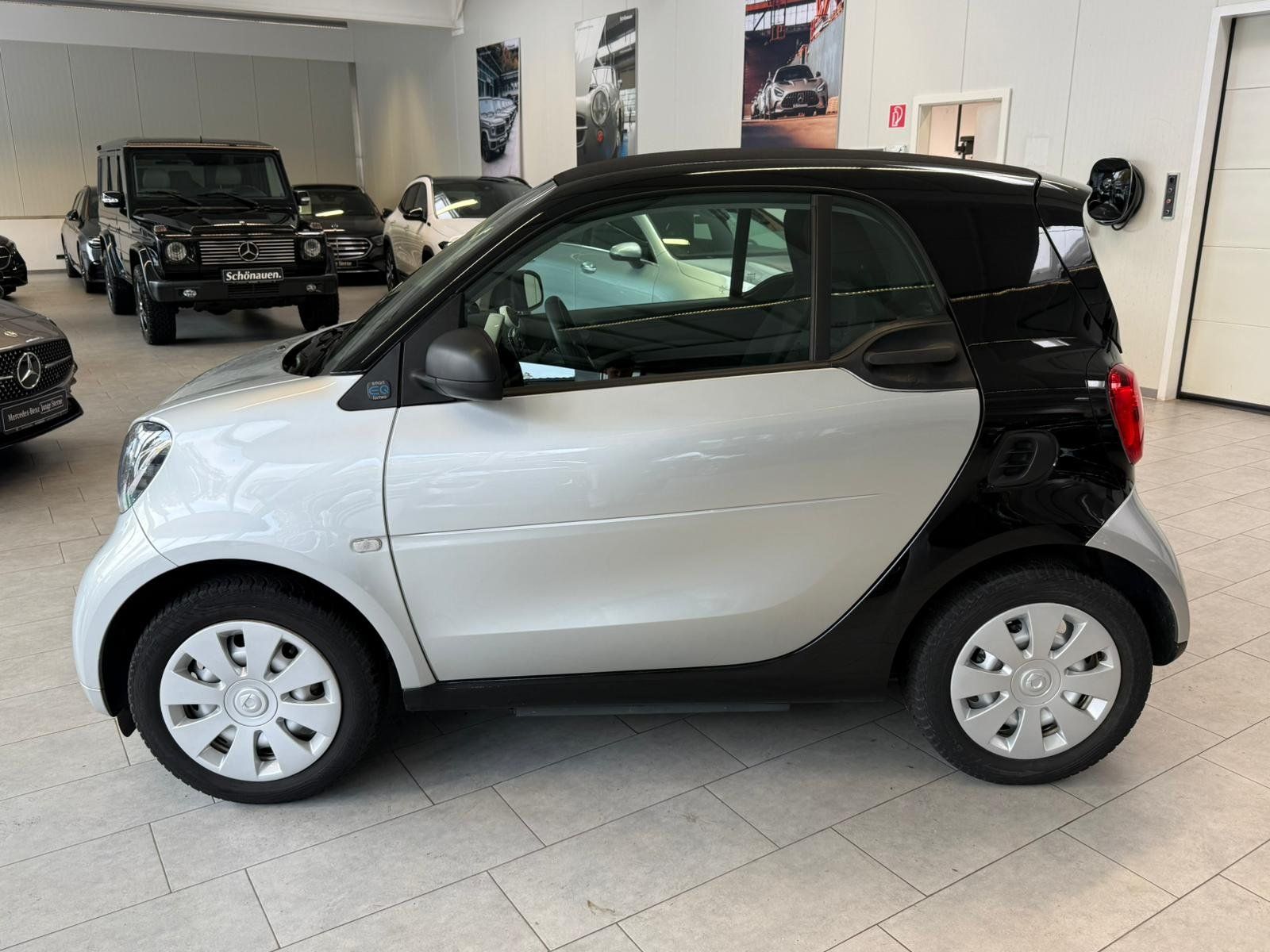 Fahrzeugabbildung Smart EQ fortwo Klimaautomatik+Allwetter+Einparkhilfe