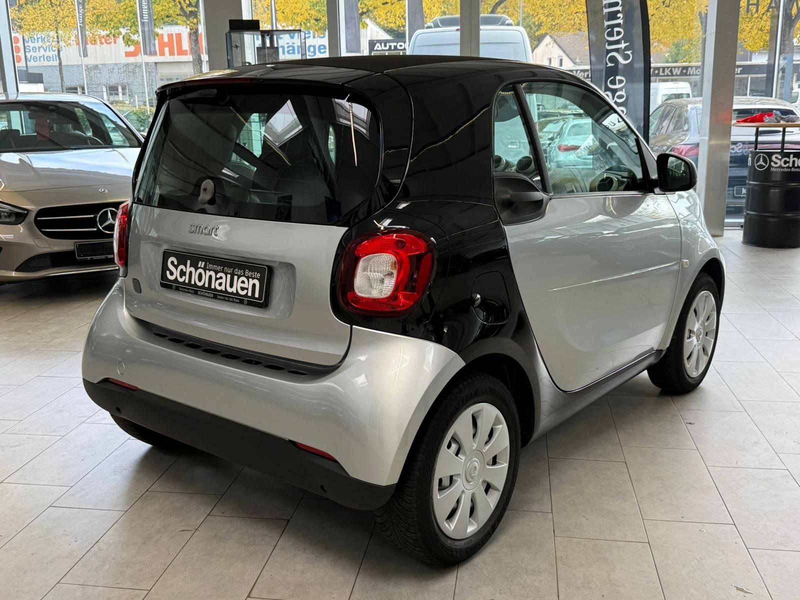 Fahrzeugabbildung Smart EQ fortwo Klimaautomatik+Allwetter+Einparkhilfe