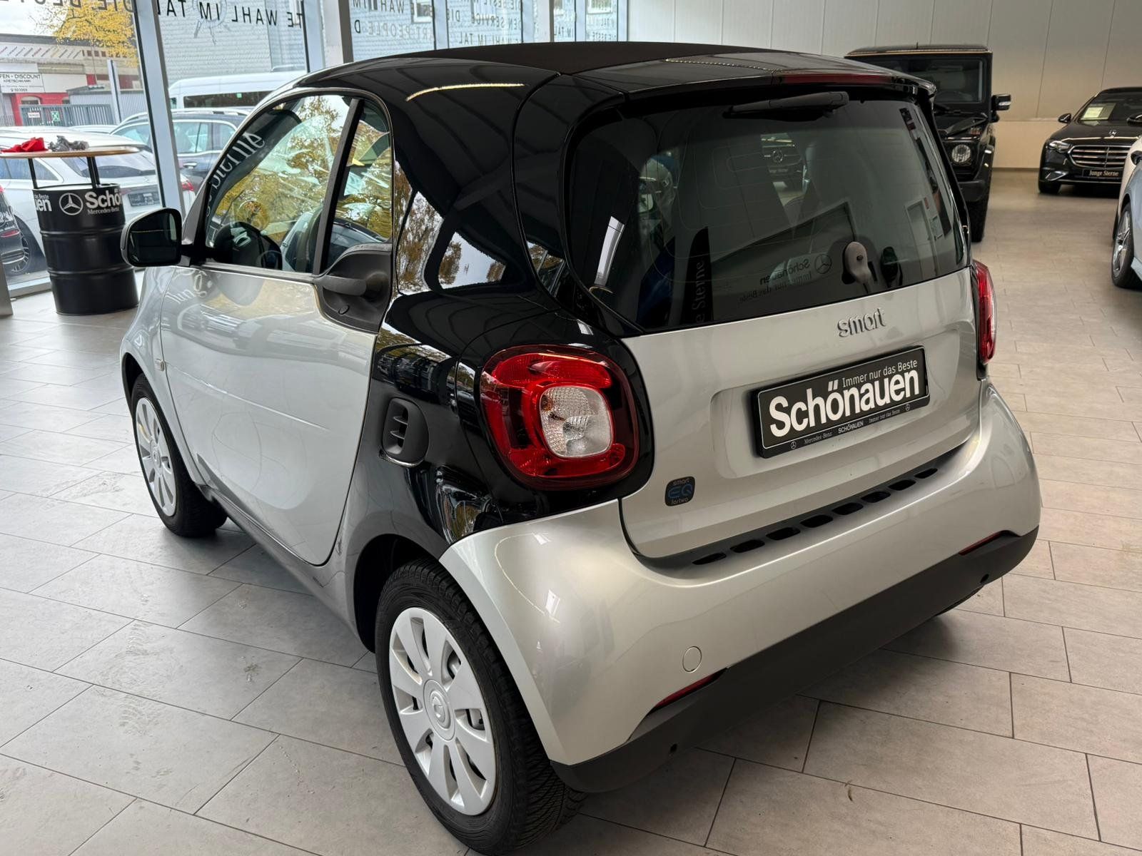 Fahrzeugabbildung Smart EQ fortwo Klimaautomatik+Allwetter+Einparkhilfe