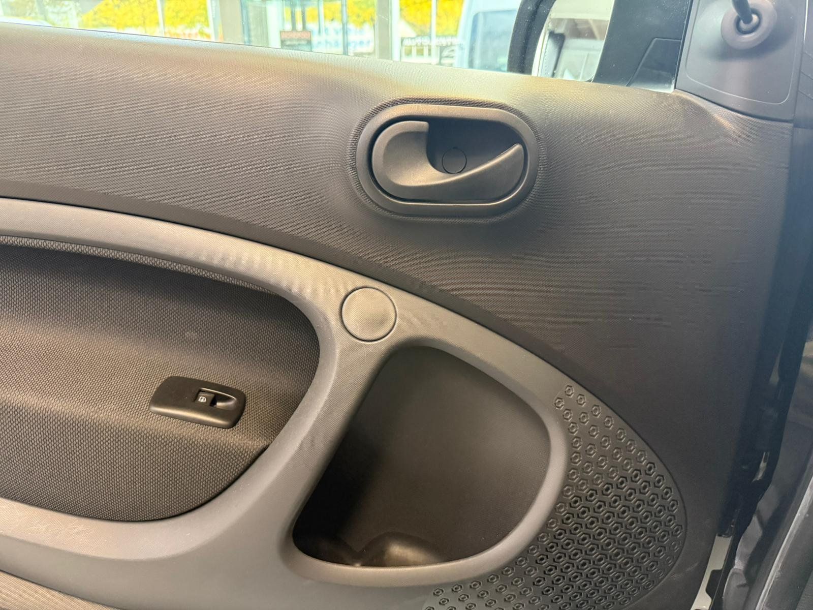 Fahrzeugabbildung Smart EQ fortwo Klimaautomatik+Allwetter+Einparkhilfe