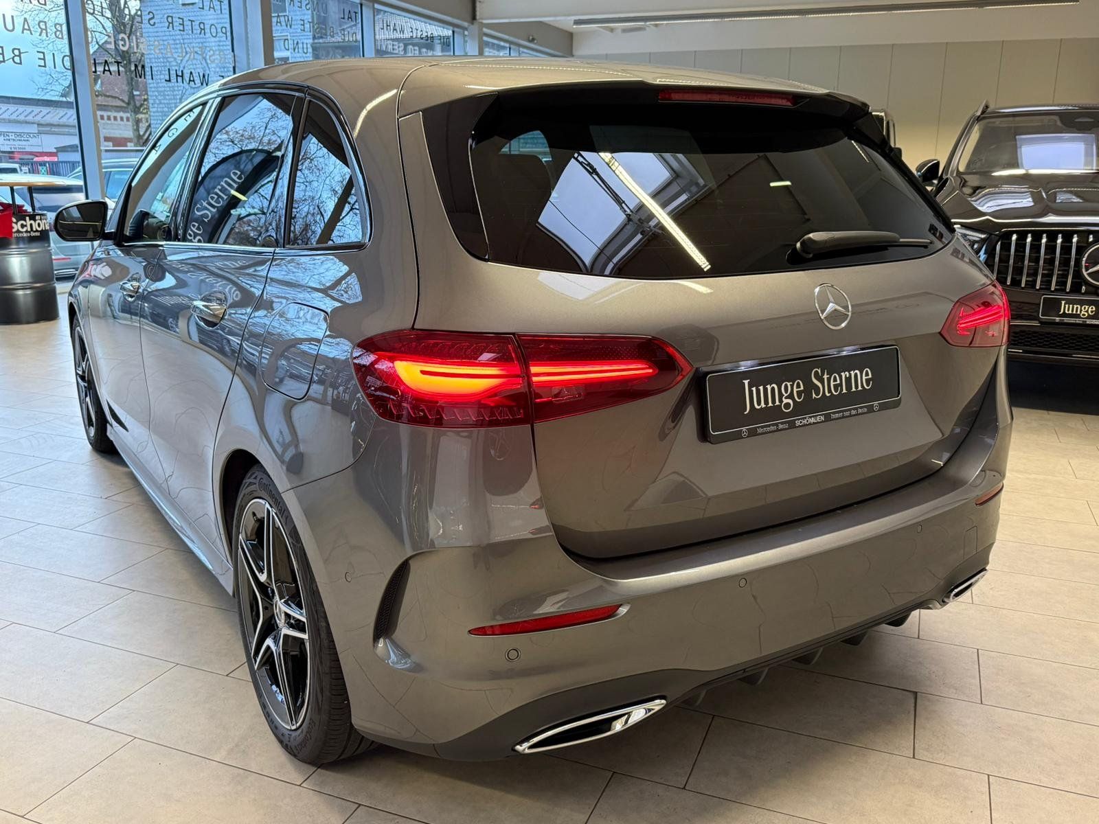 Fahrzeugabbildung Mercedes-Benz B 250 4M AMG+DISTR+MBEAM+NIGHT+MEMORY+KAMERA+DAB