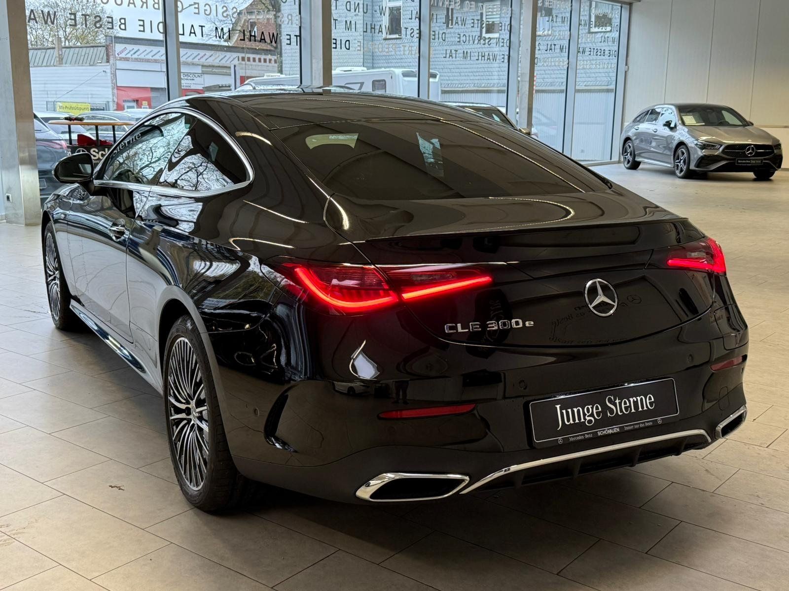 Fahrzeugabbildung Mercedes-Benz CLE 300 e AMG+DISTR+PANO+MEMORY+DIGITAL+360+KEYL
