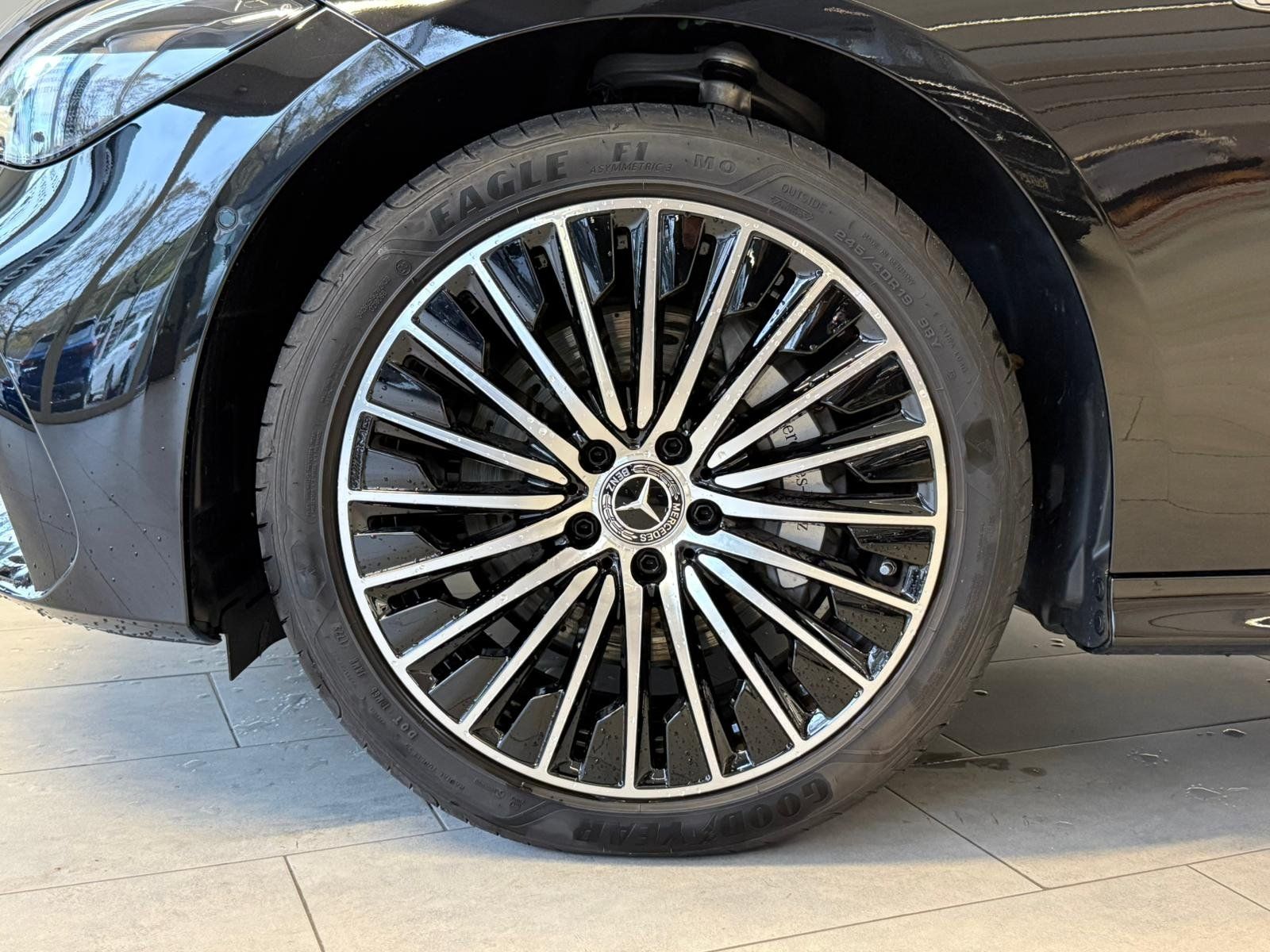 Fahrzeugabbildung Mercedes-Benz CLE 300 e AMG+DISTR+PANO+MEMORY+DIGITAL+360+KEYL