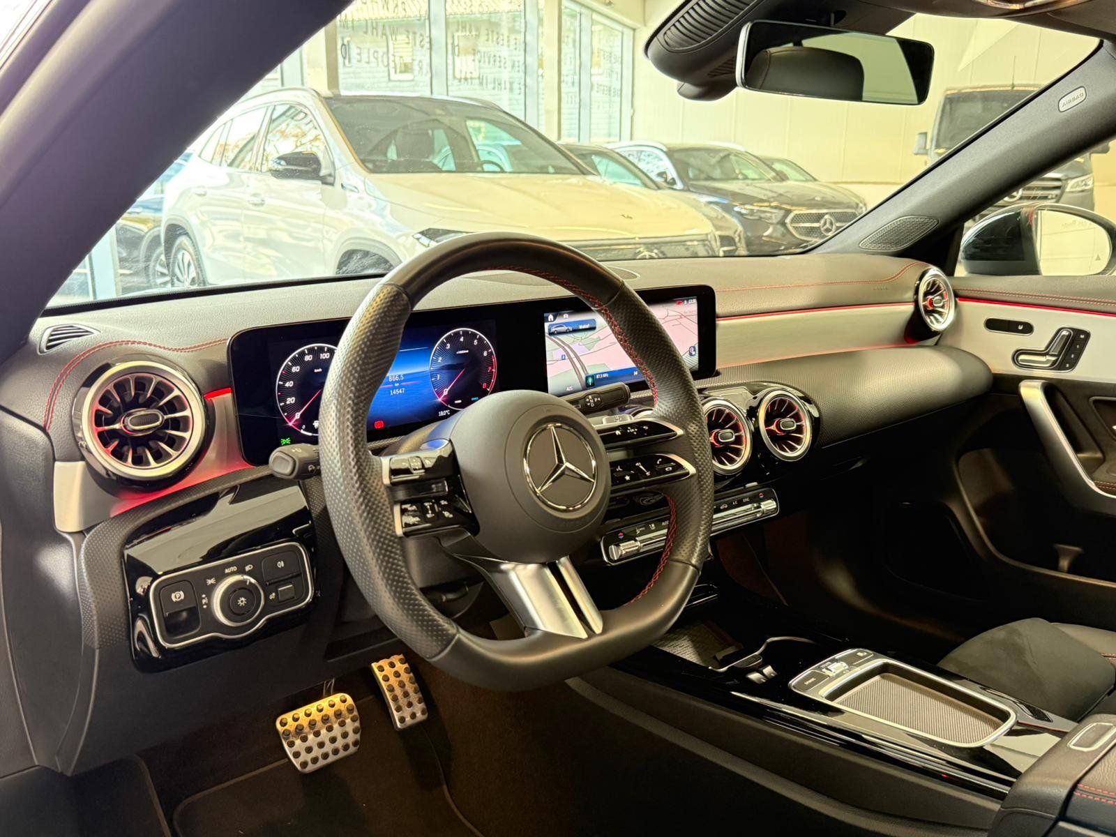 Fahrzeugabbildung Mercedes-Benz CLA 250 4M SB AMG+PANO+MBEAM+MEMORY+NIGHT+KAMERA