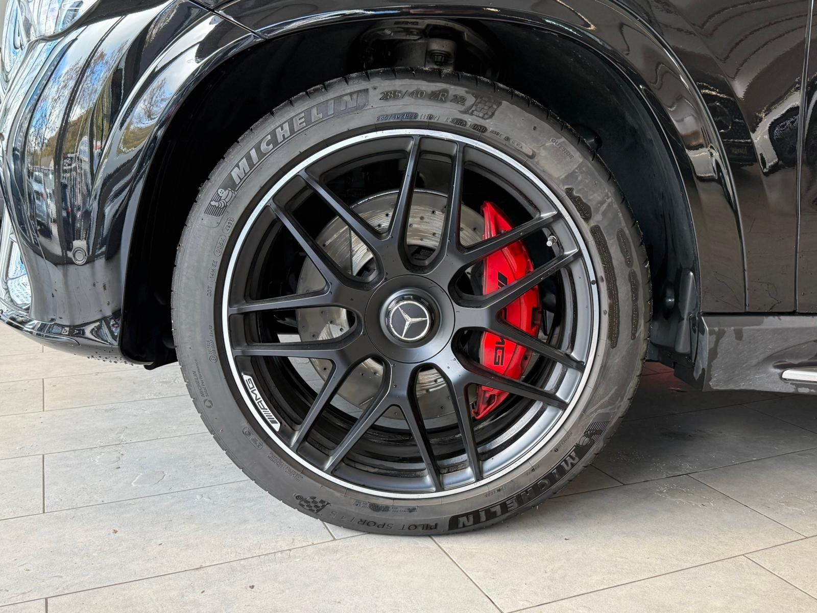 Fahrzeugabbildung Mercedes-Benz GLE 53 4M+ 7-SEATS+DISTR+STDHZ+PANO+AHK+MBEAM