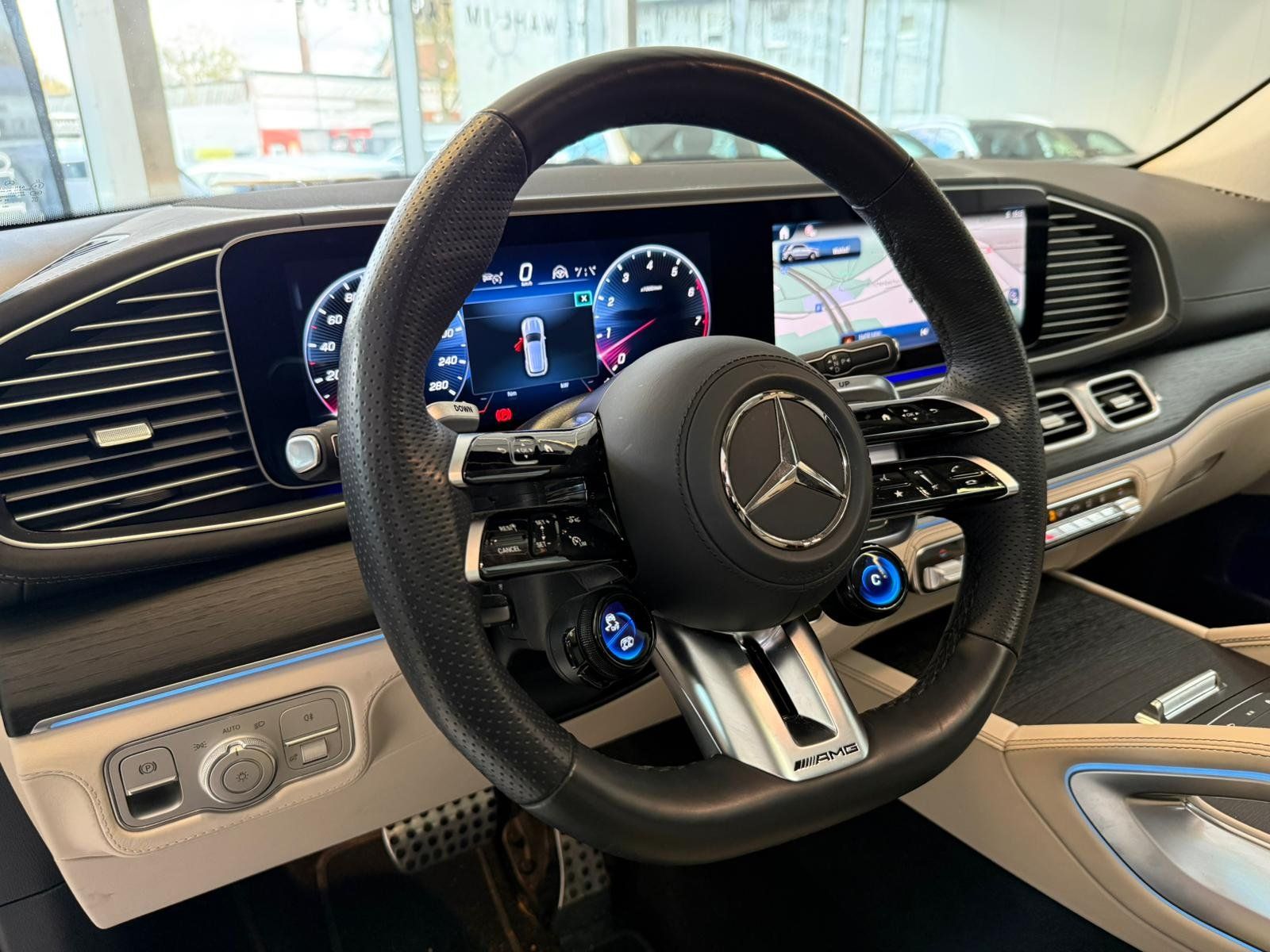 Fahrzeugabbildung Mercedes-Benz GLE 53 4M+ 7-SEATS+DISTR+STDHZ+PANO+AHK+MBEAM