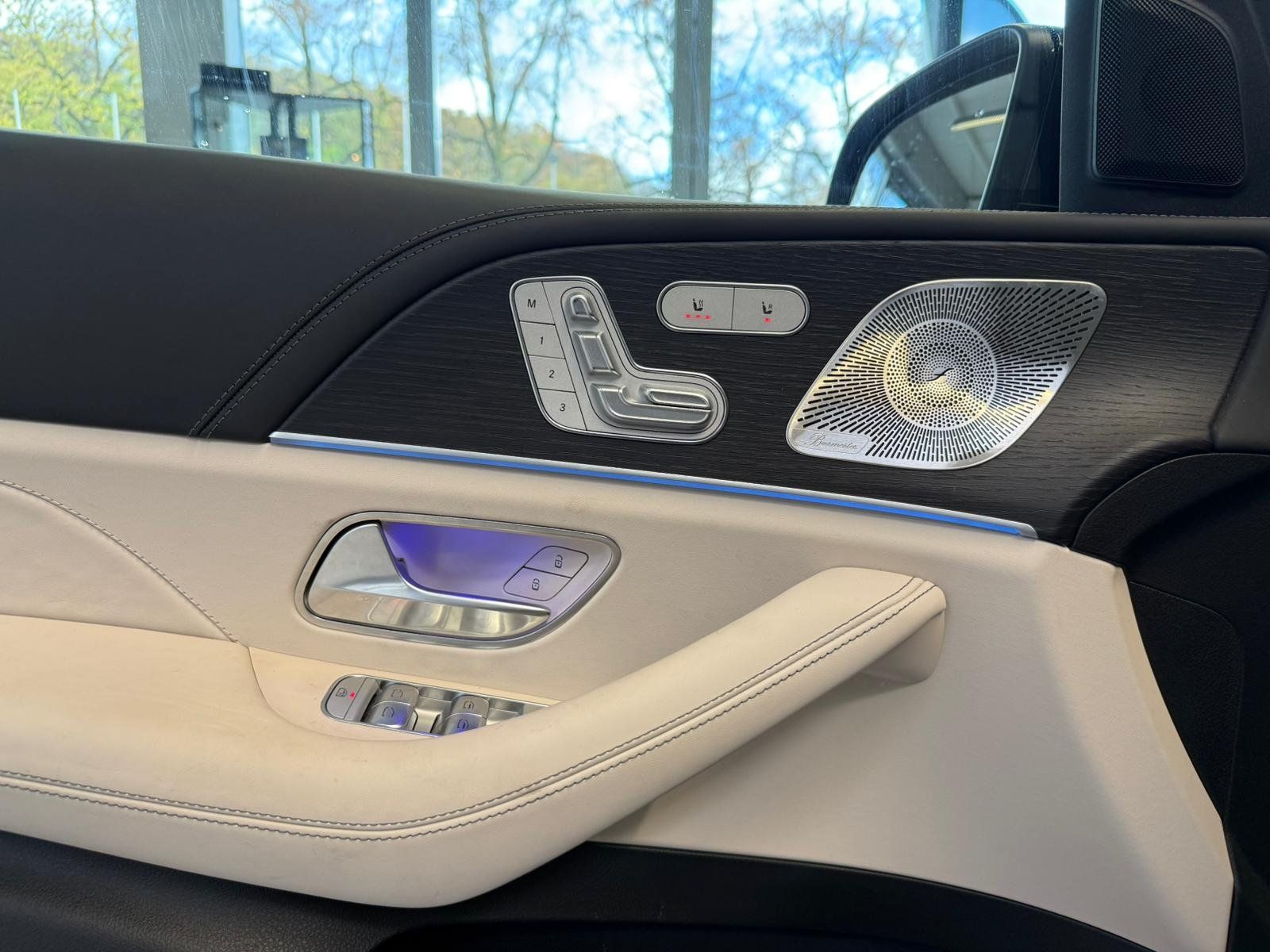 Fahrzeugabbildung Mercedes-Benz GLE 53 4M+ 7-SEATS+DISTR+STDHZ+PANO+AHK+MBEAM