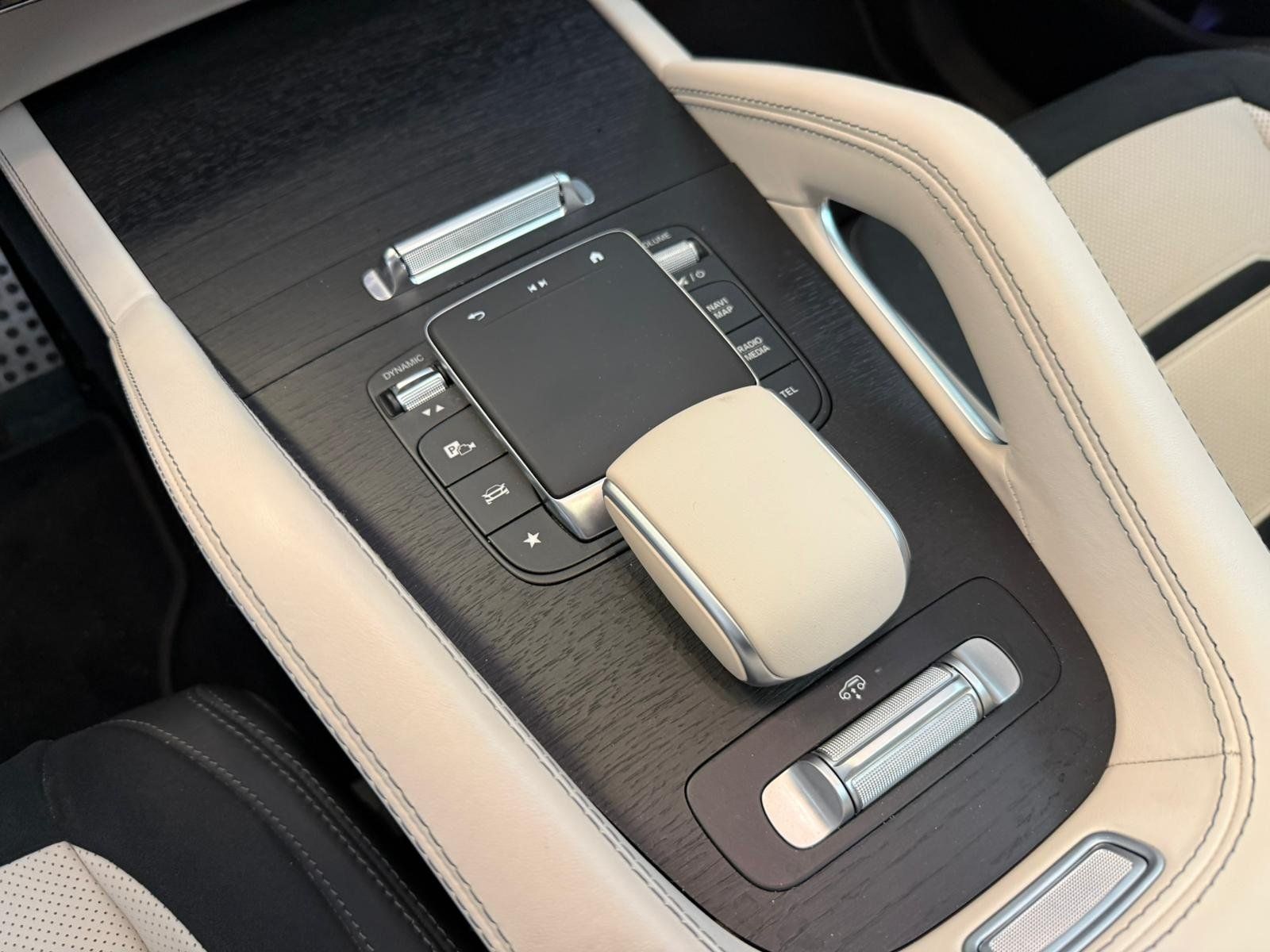 Fahrzeugabbildung Mercedes-Benz GLE 53 4M+ 7-SEATS+DISTR+STDHZ+PANO+AHK+MBEAM