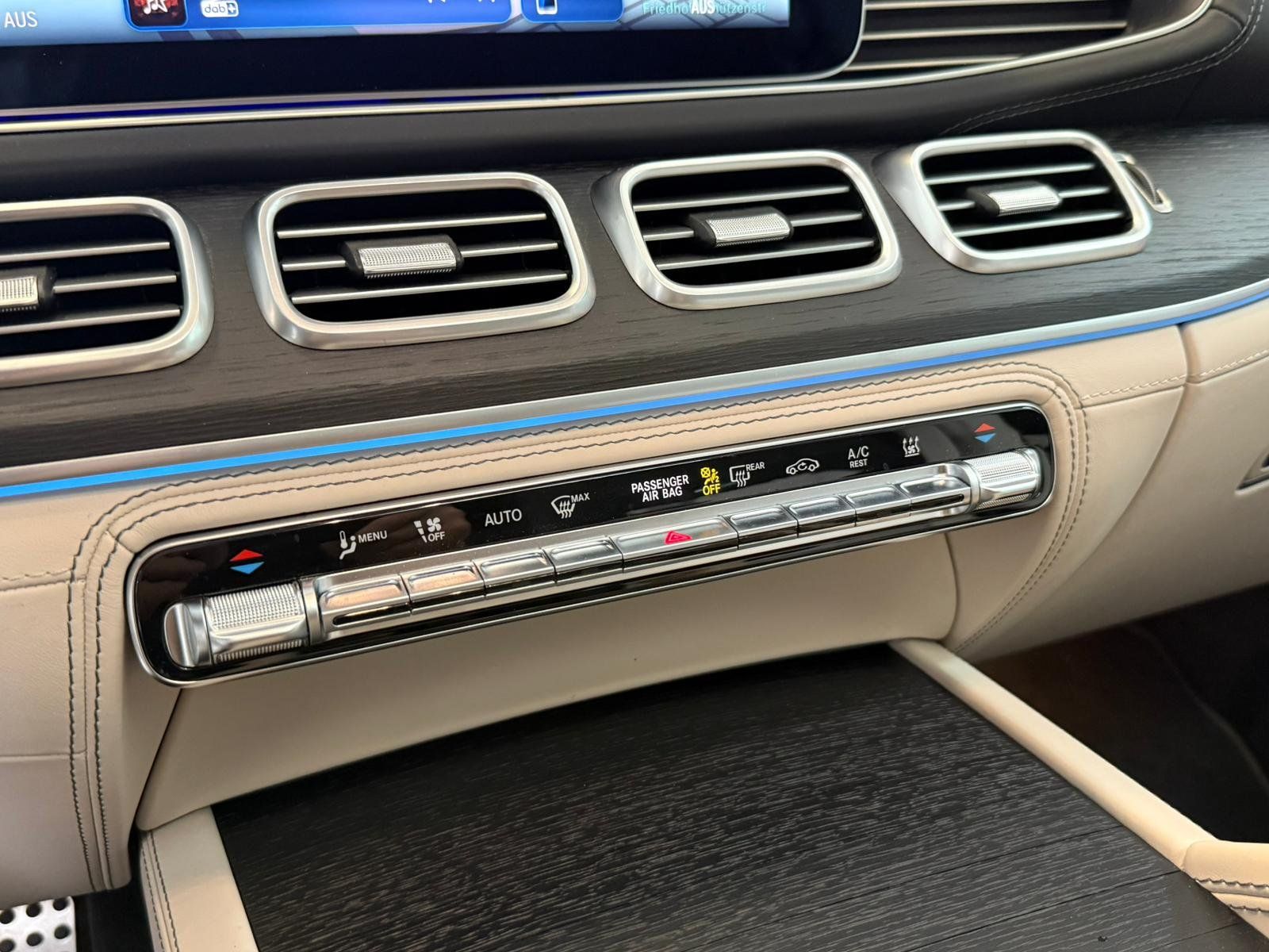 Fahrzeugabbildung Mercedes-Benz GLE 53 4M+ 7-SEATS+DISTR+STDHZ+PANO+AHK+MBEAM