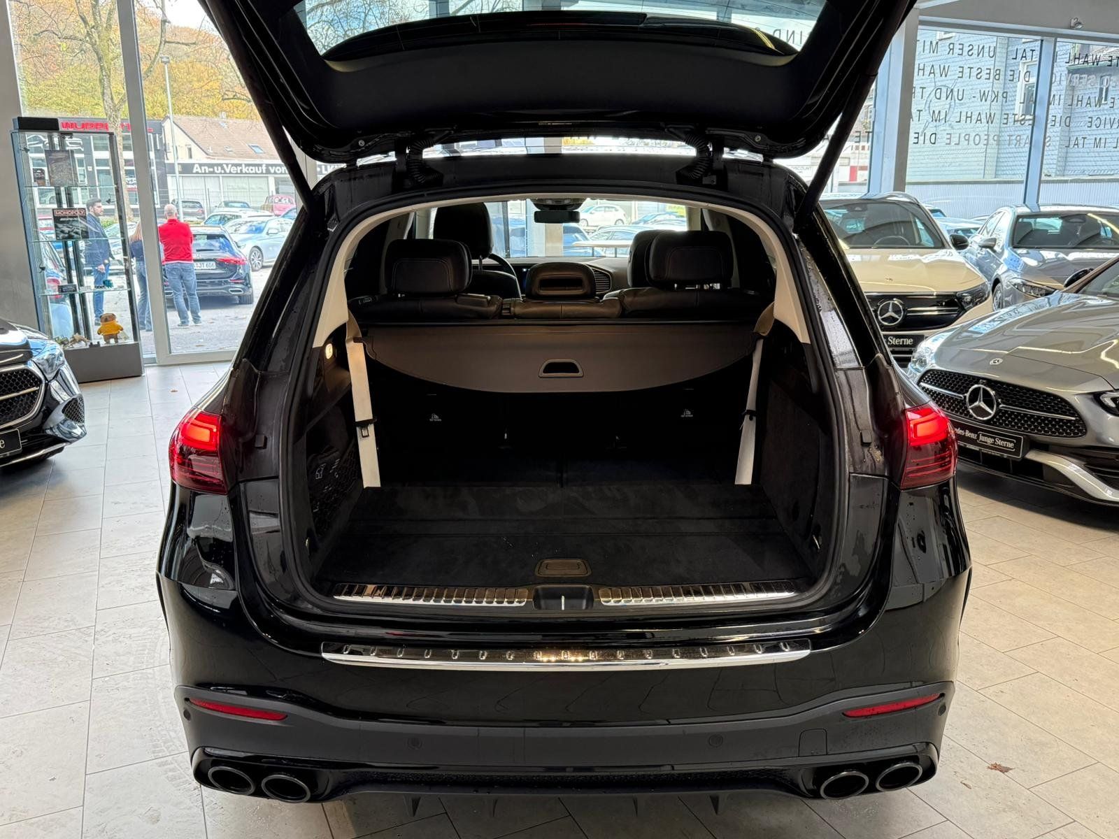 Fahrzeugabbildung Mercedes-Benz GLE 53 4M+ 7-SEATS+DISTR+STDHZ+PANO+AHK+MBEAM
